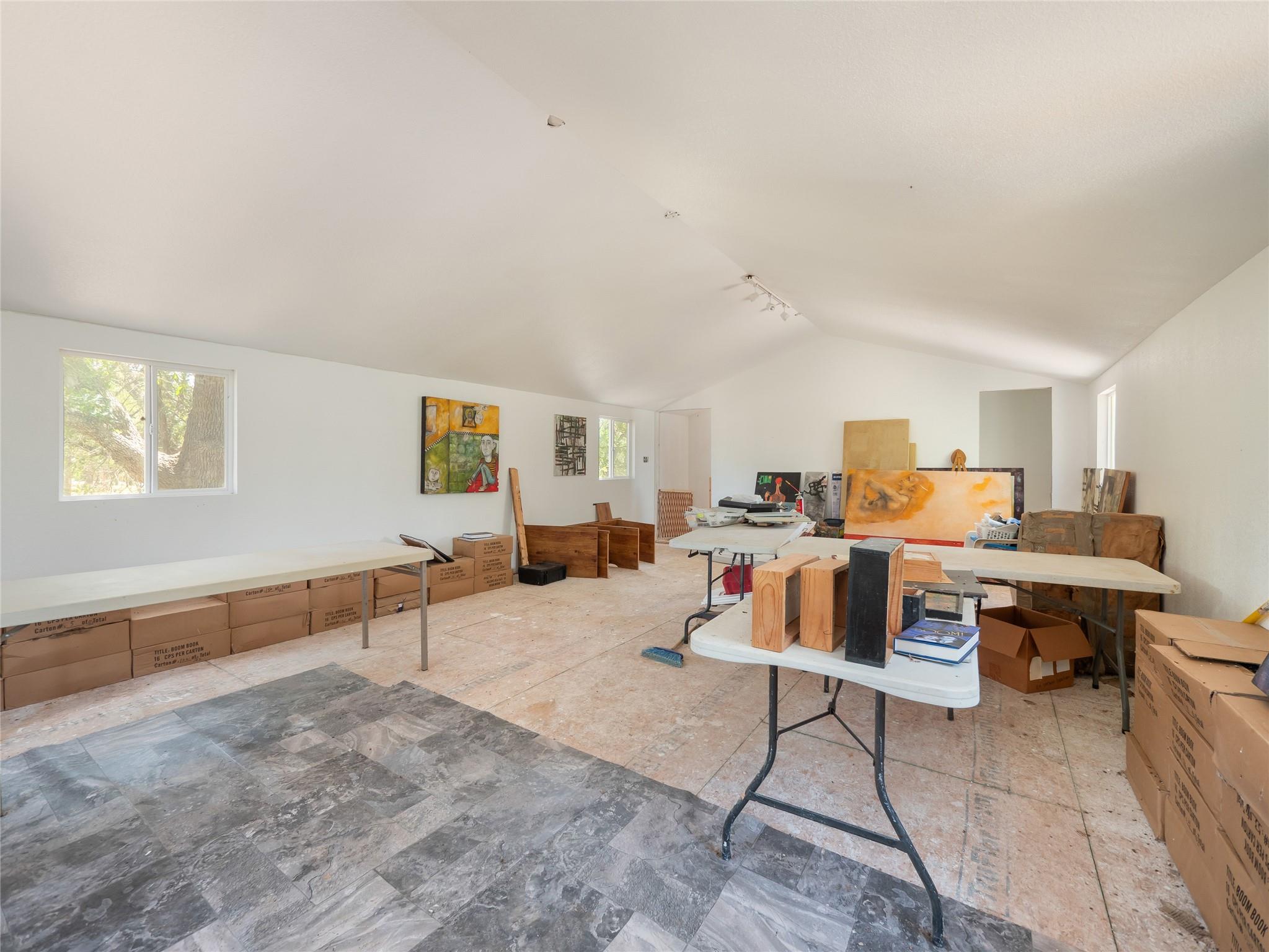 368 Riddle Rd, Cedar Creek, TX 78612