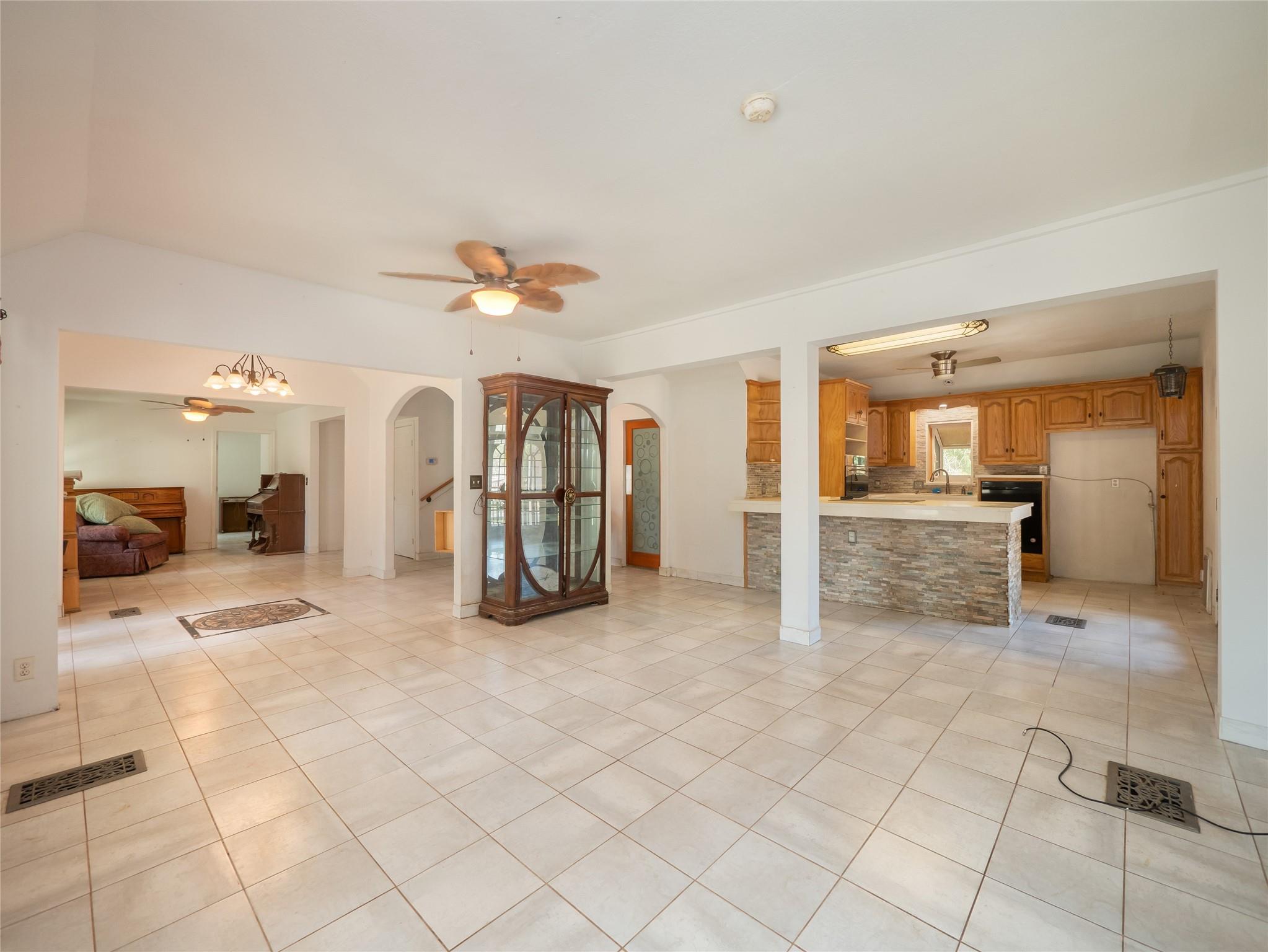 368 Riddle Rd, Cedar Creek, TX 78612