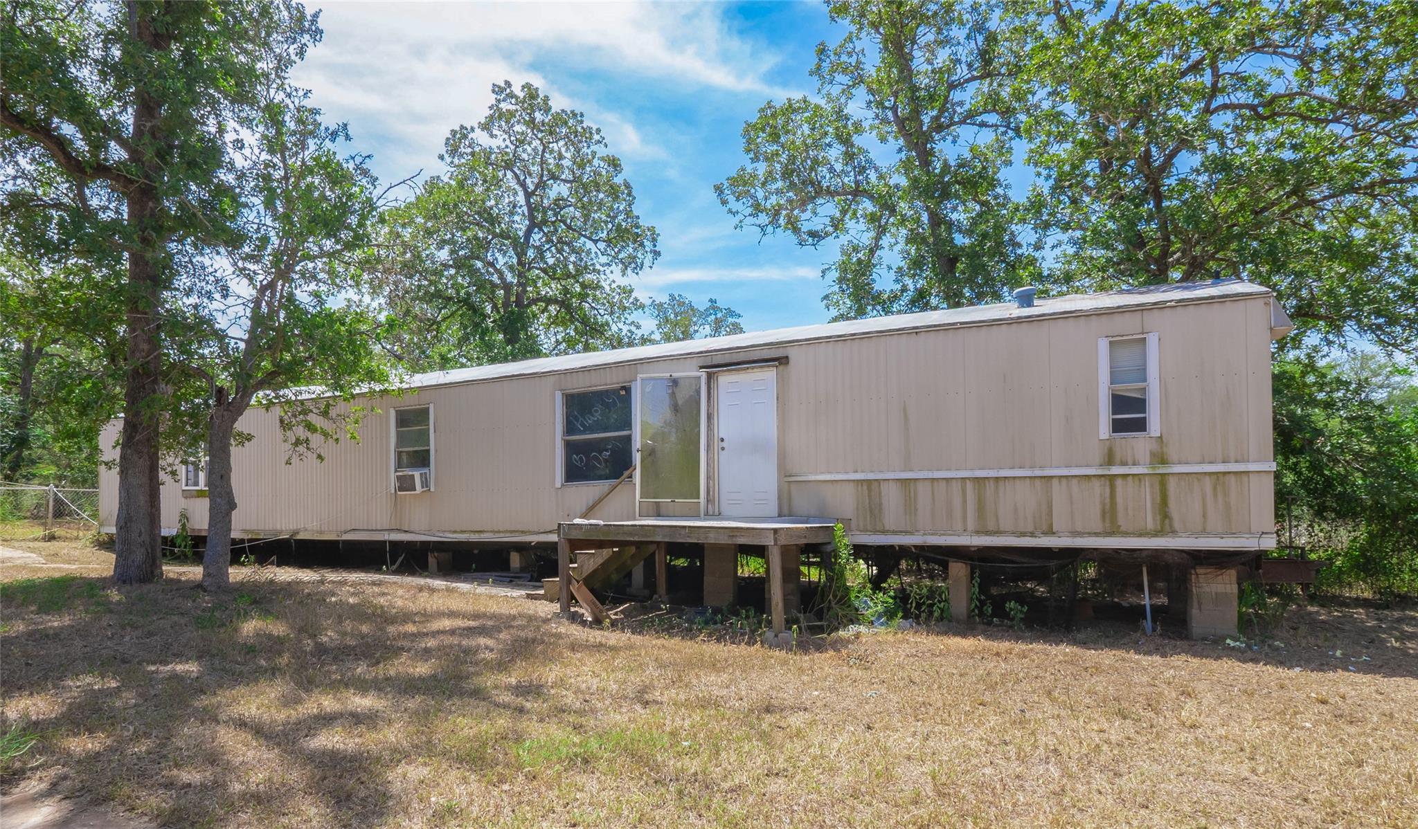 368 Riddle Rd, Cedar Creek, TX 78612