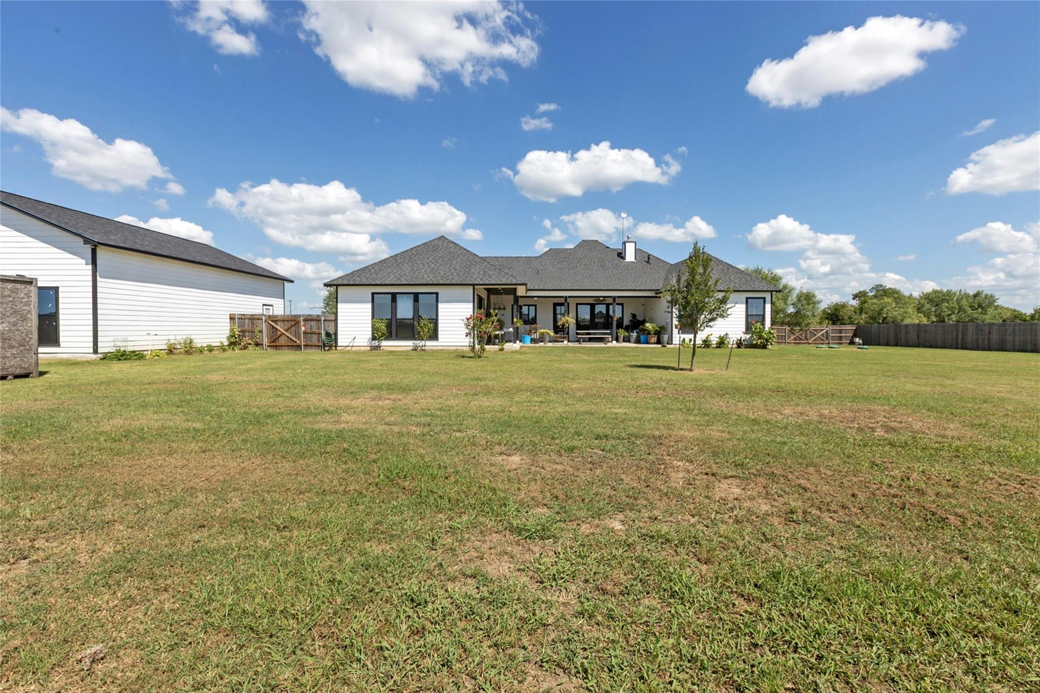 1170 Watterson Rd, Red Rock, TX 78662