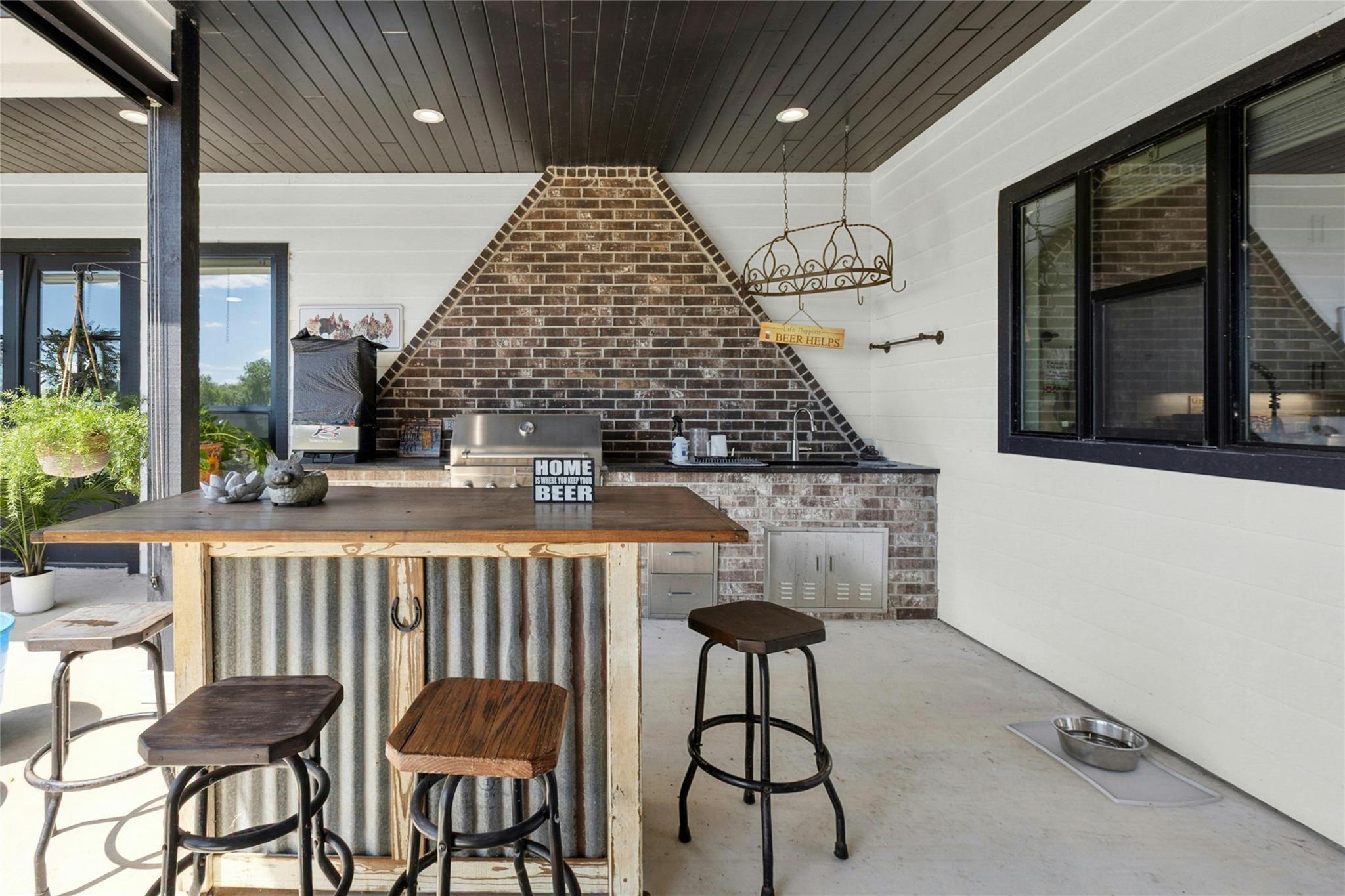 1170 Watterson Rd, Red Rock, TX 78662