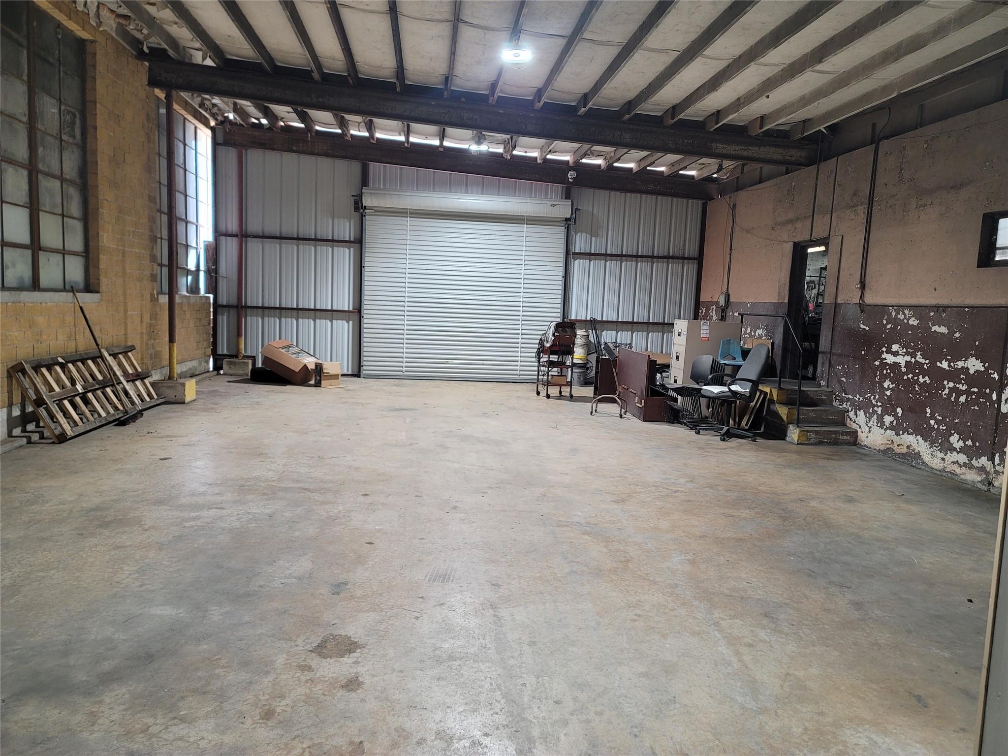 219 E 3rd St, Taylor, TX 76574