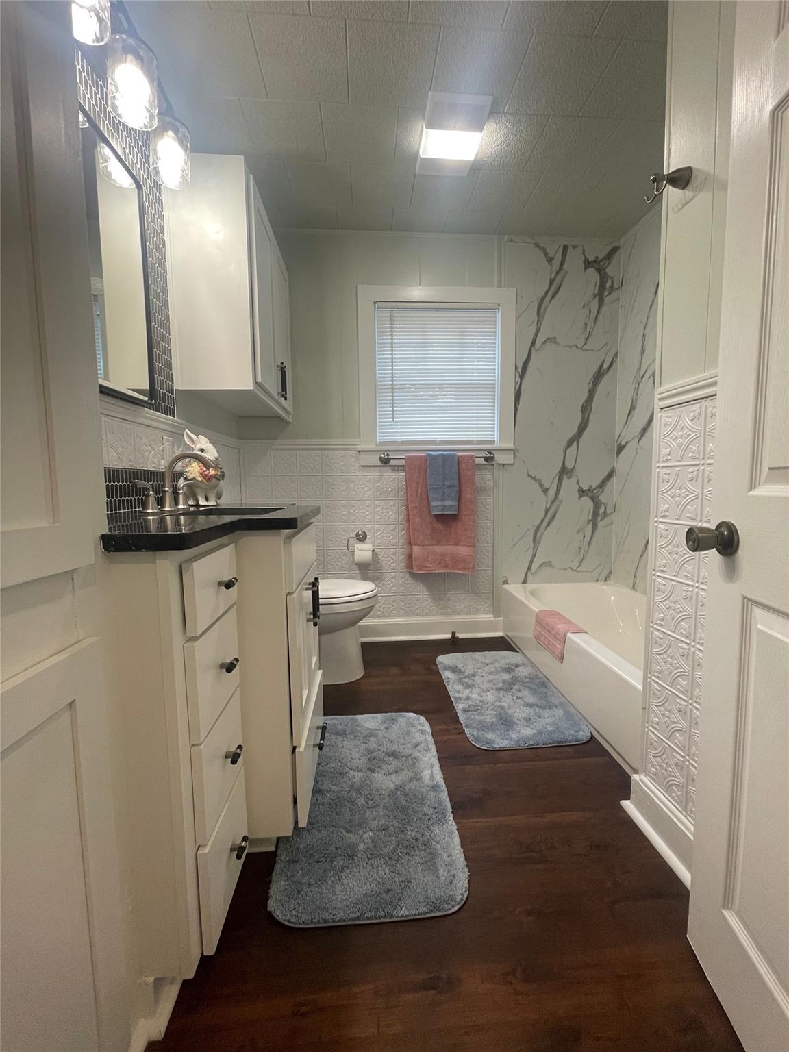 506 W 11th St, Taylor, TX 76574