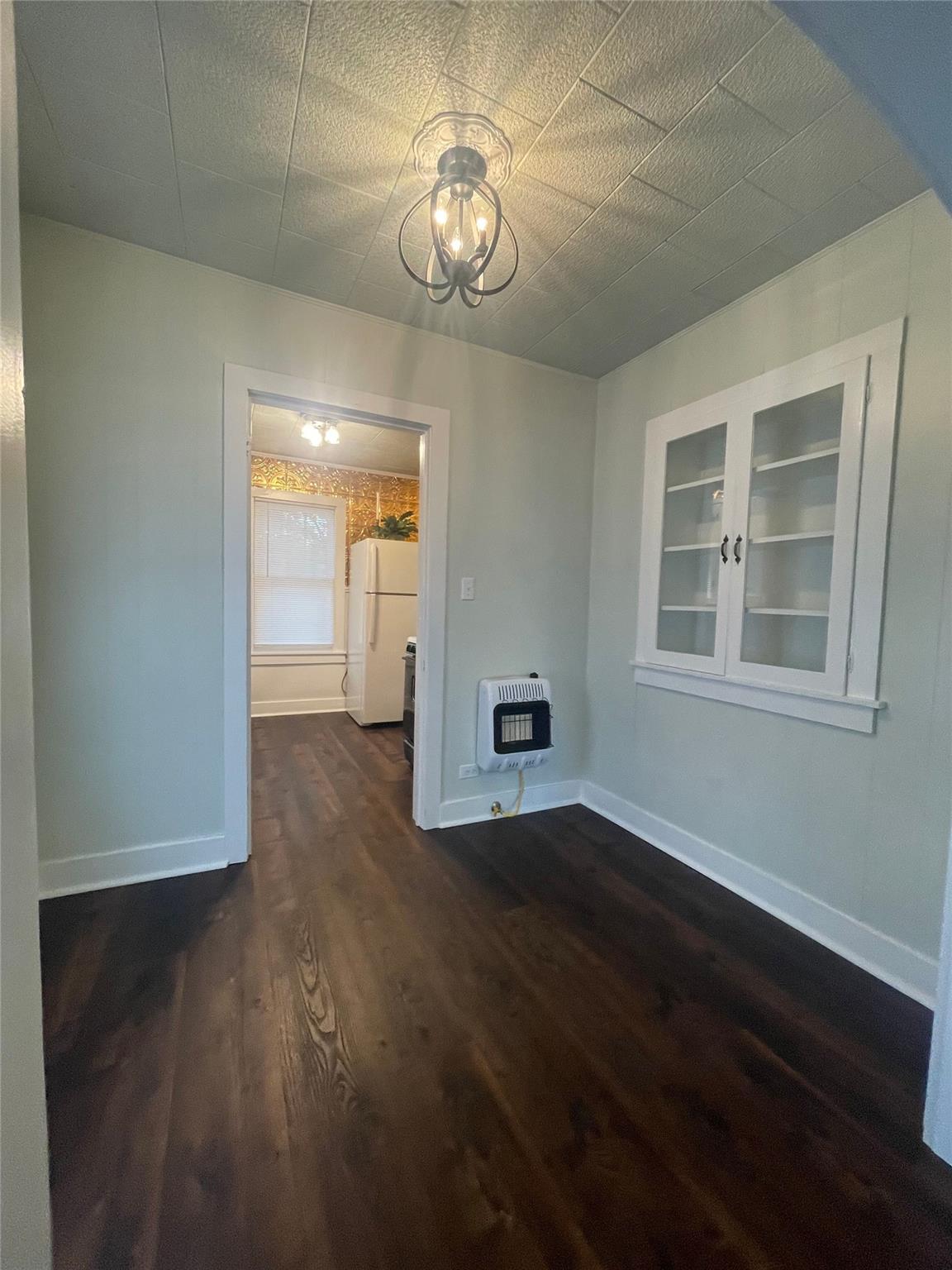 506 W 11th St, Taylor, TX 76574