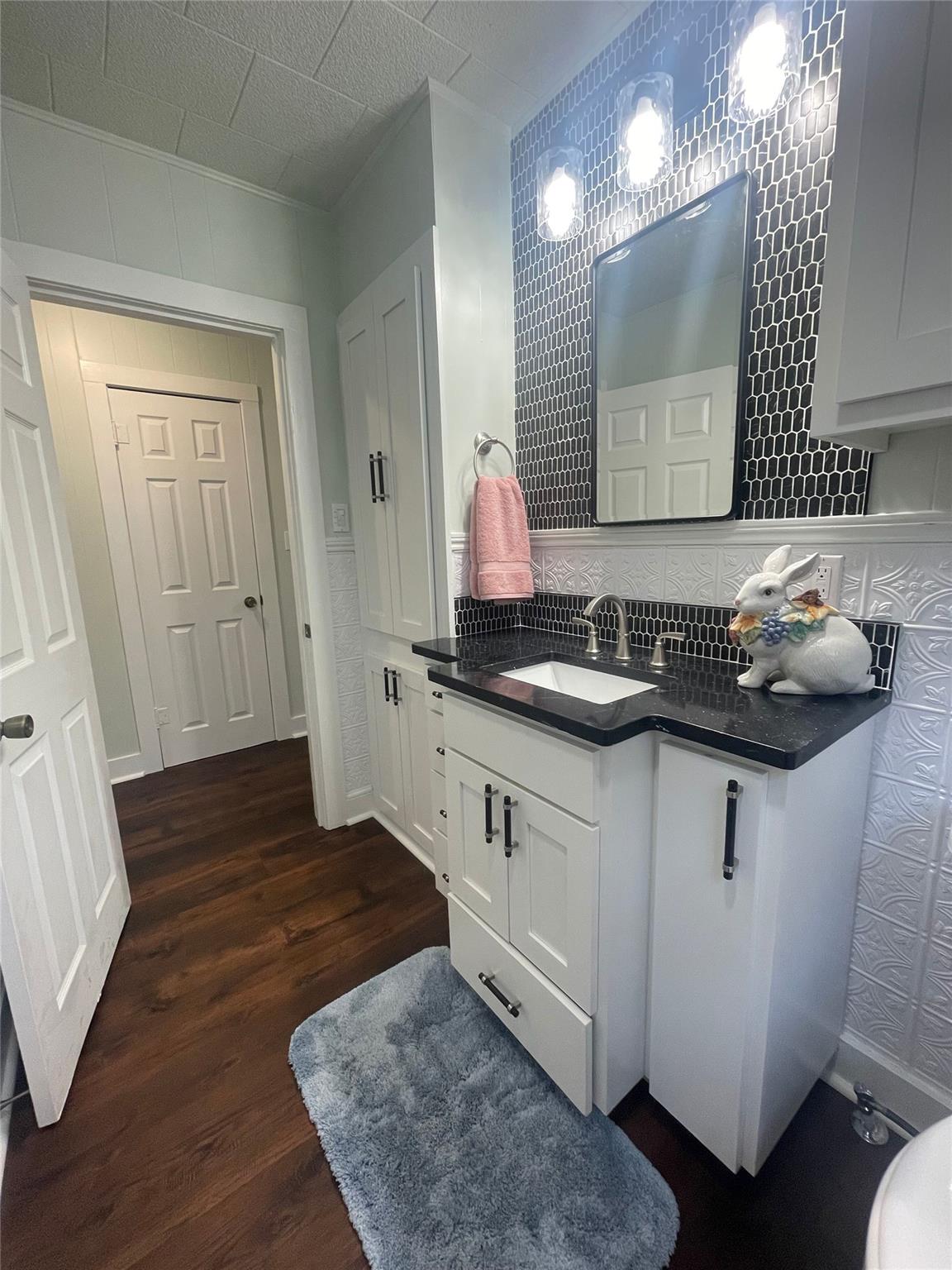 506 W 11th St, Taylor, TX 76574