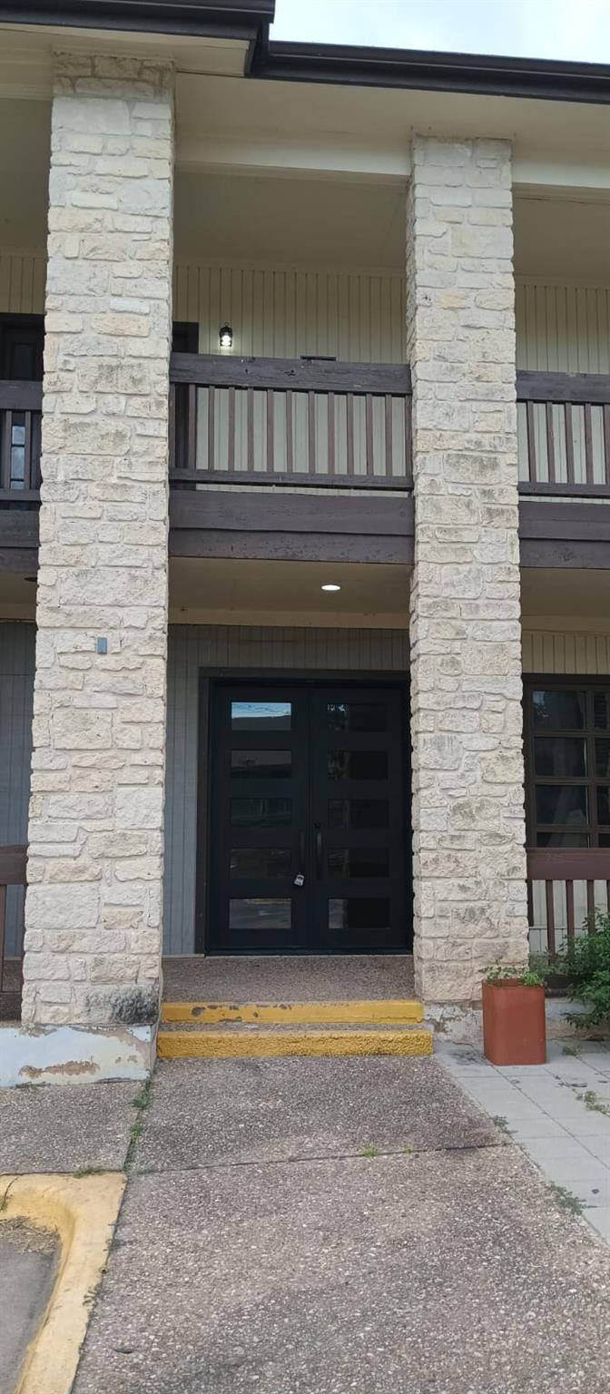 611 Carpenter Ave # 101 & 102, Austin, TX 78753