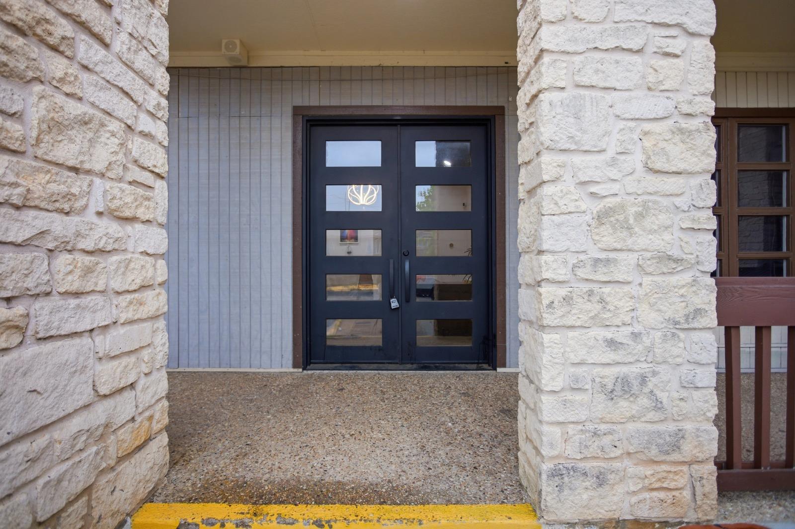 611 Carpenter Ave # 101 & 102, Austin, TX 78753