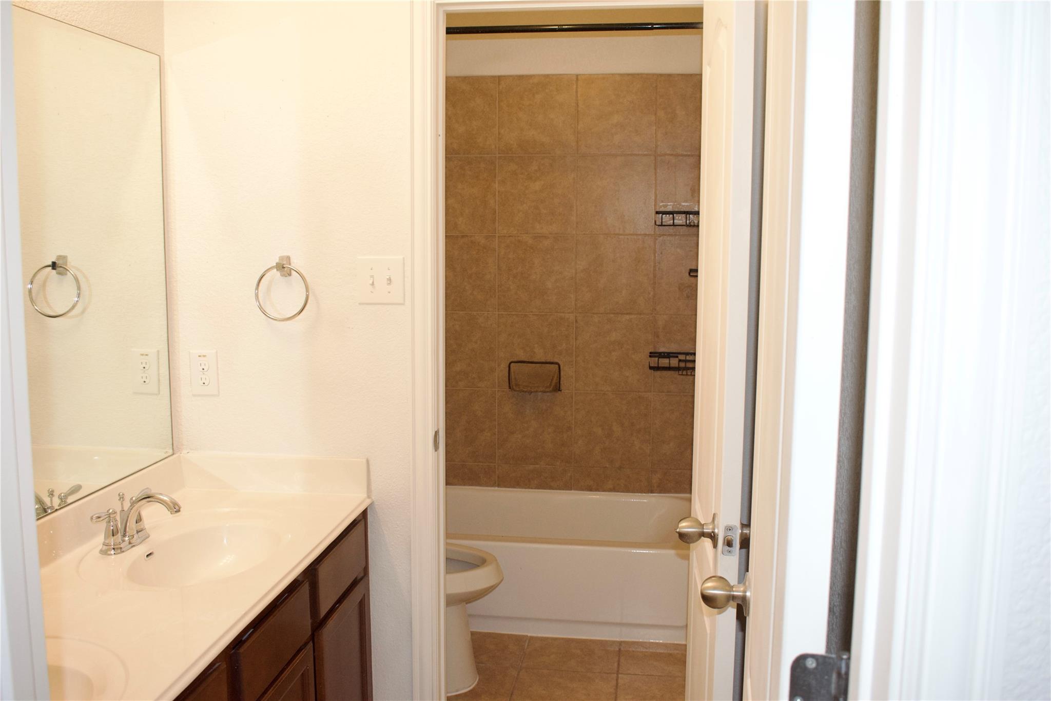 1001 Emory Fields Cv, Hutto, TX 78634