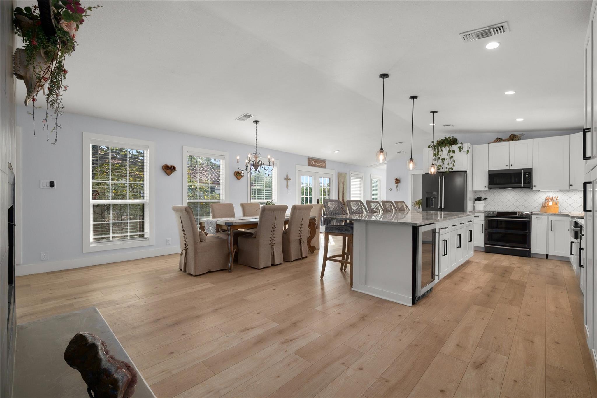 120 Acapulco Dr, Lakeway, TX 78734