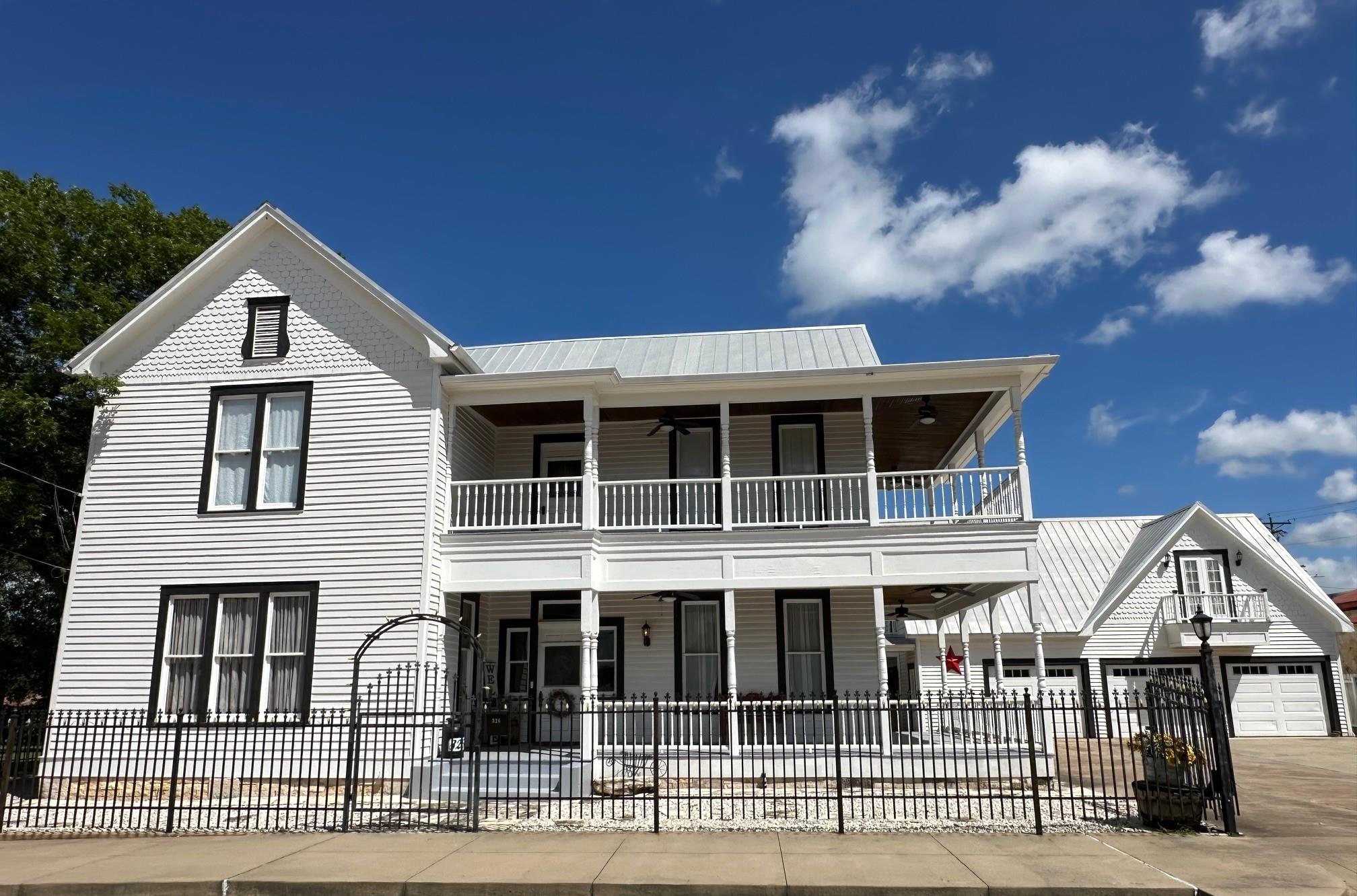 326 W Colorado St, La Grange, TX 78945