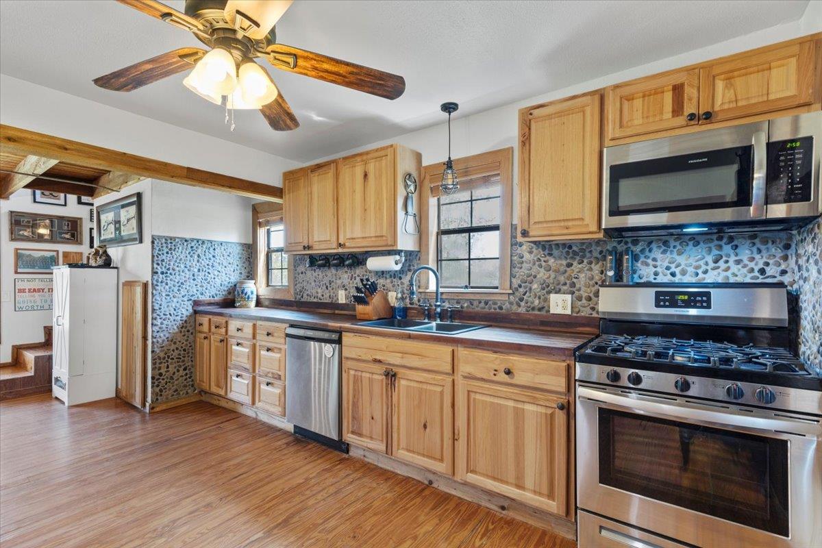 414 Walnut Creek Rd, Bastrop, TX 78602