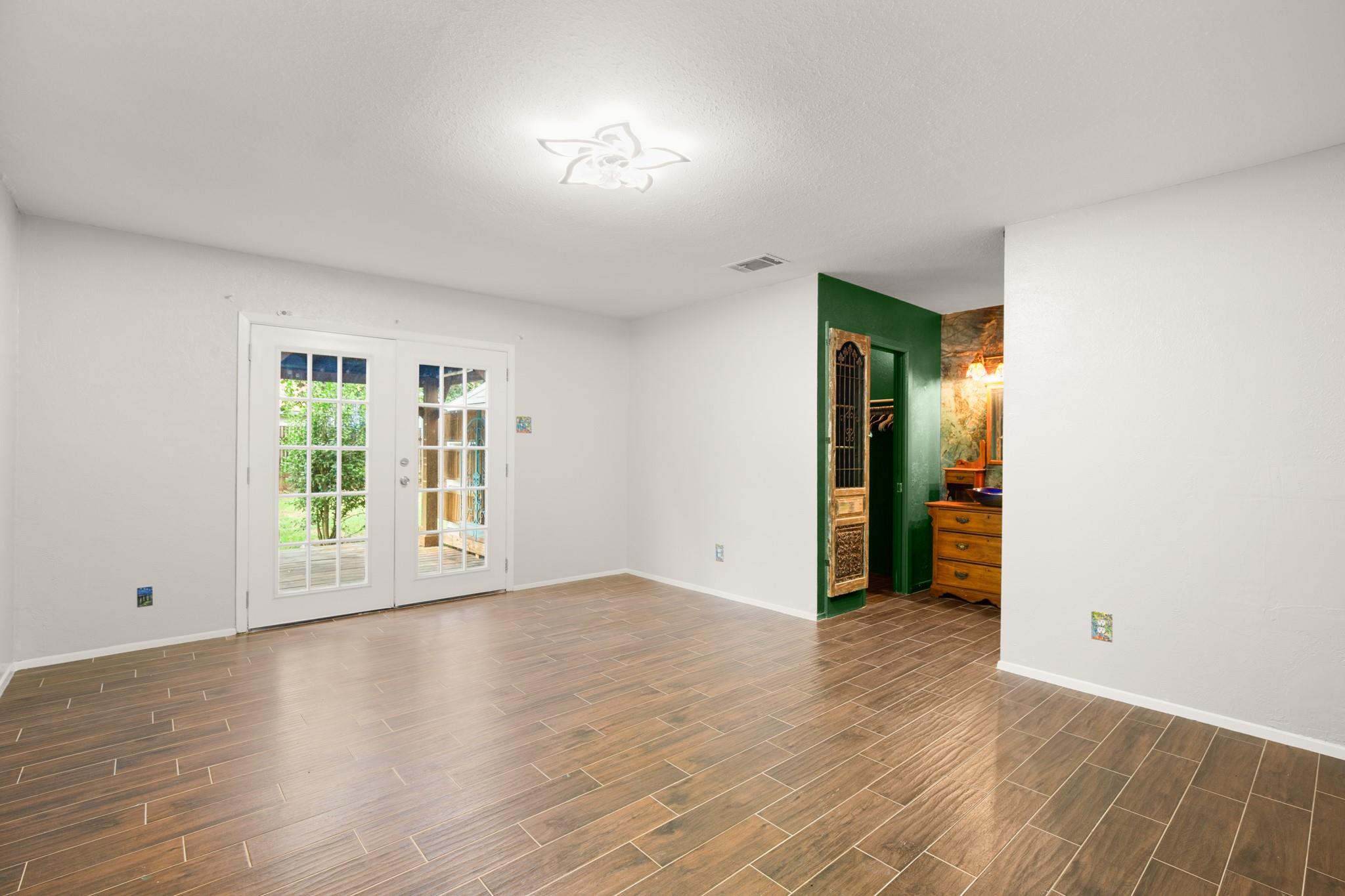 211 Woodmont Dr, Georgetown, TX 78628