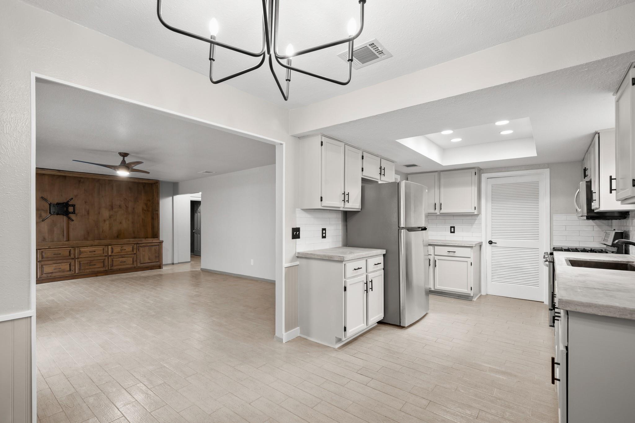 211 Woodmont Dr, Georgetown, TX 78628