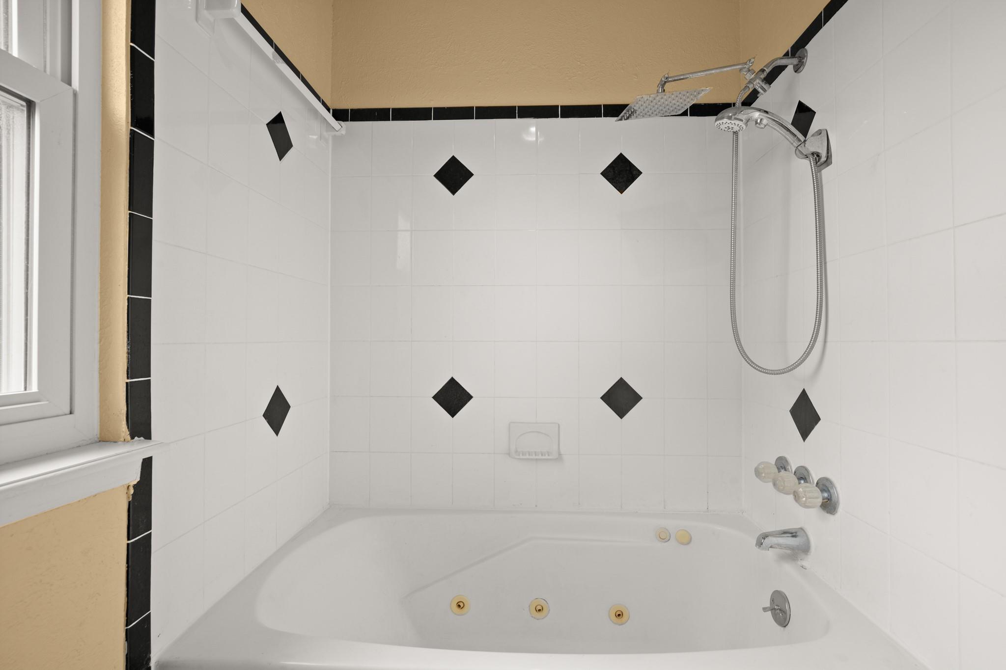 211 Woodmont Dr, Georgetown, TX 78628