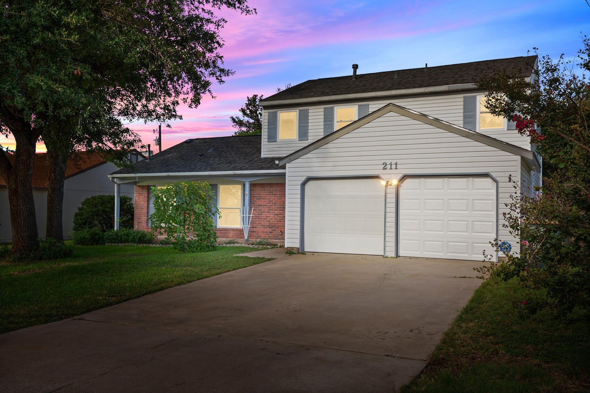 211 Woodmont Dr, Georgetown, TX 78628