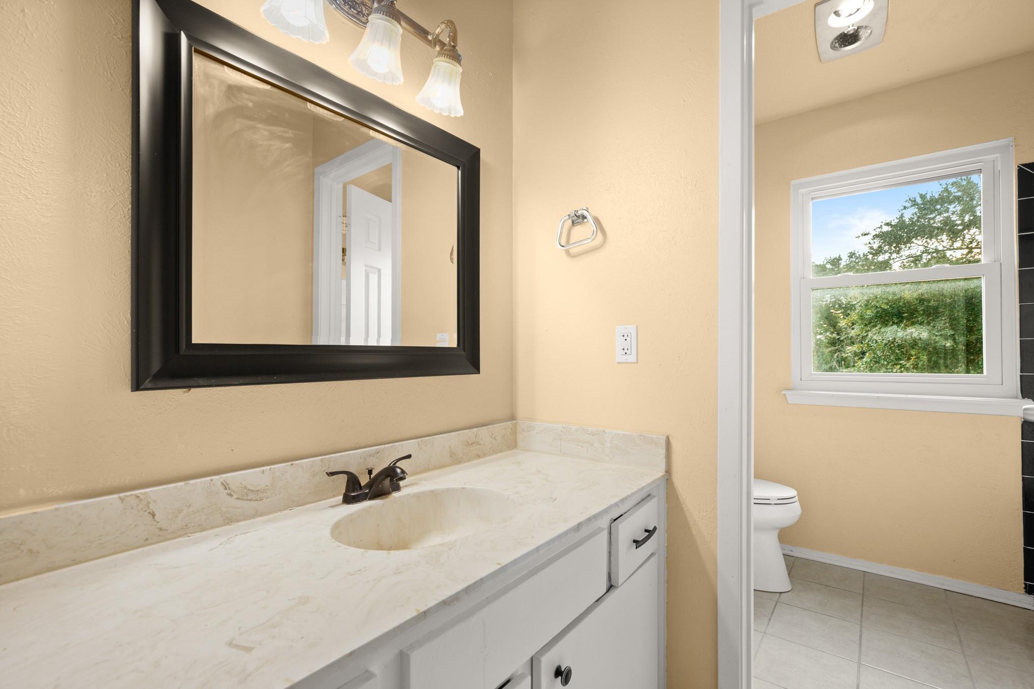 211 Woodmont Dr, Georgetown, TX 78628