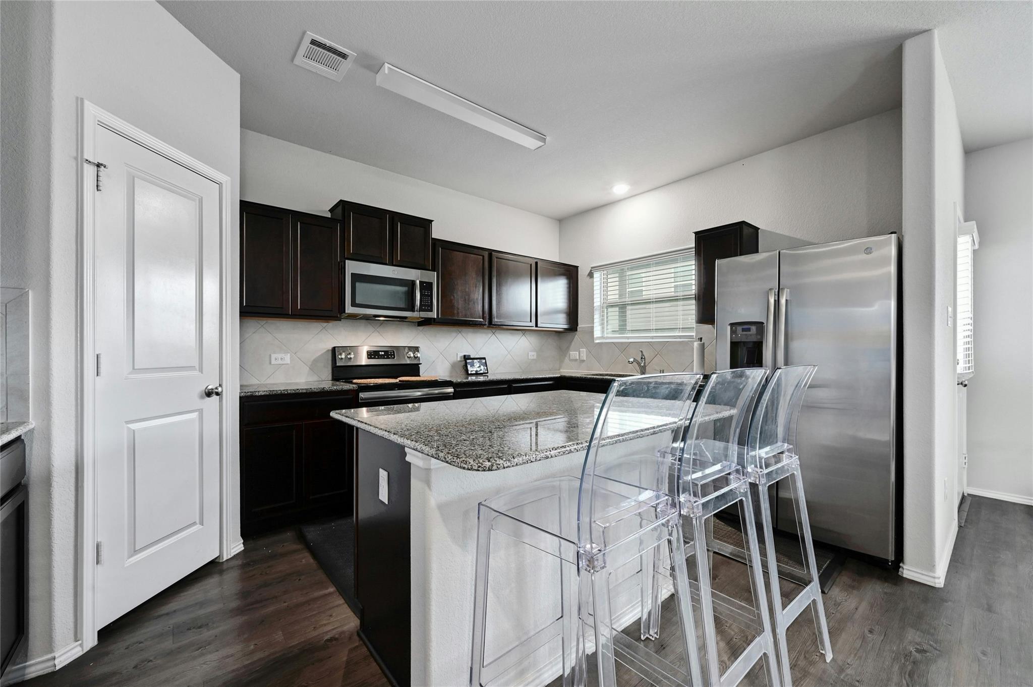 100 Comet Dr # 1I, Jarrell, TX 76537