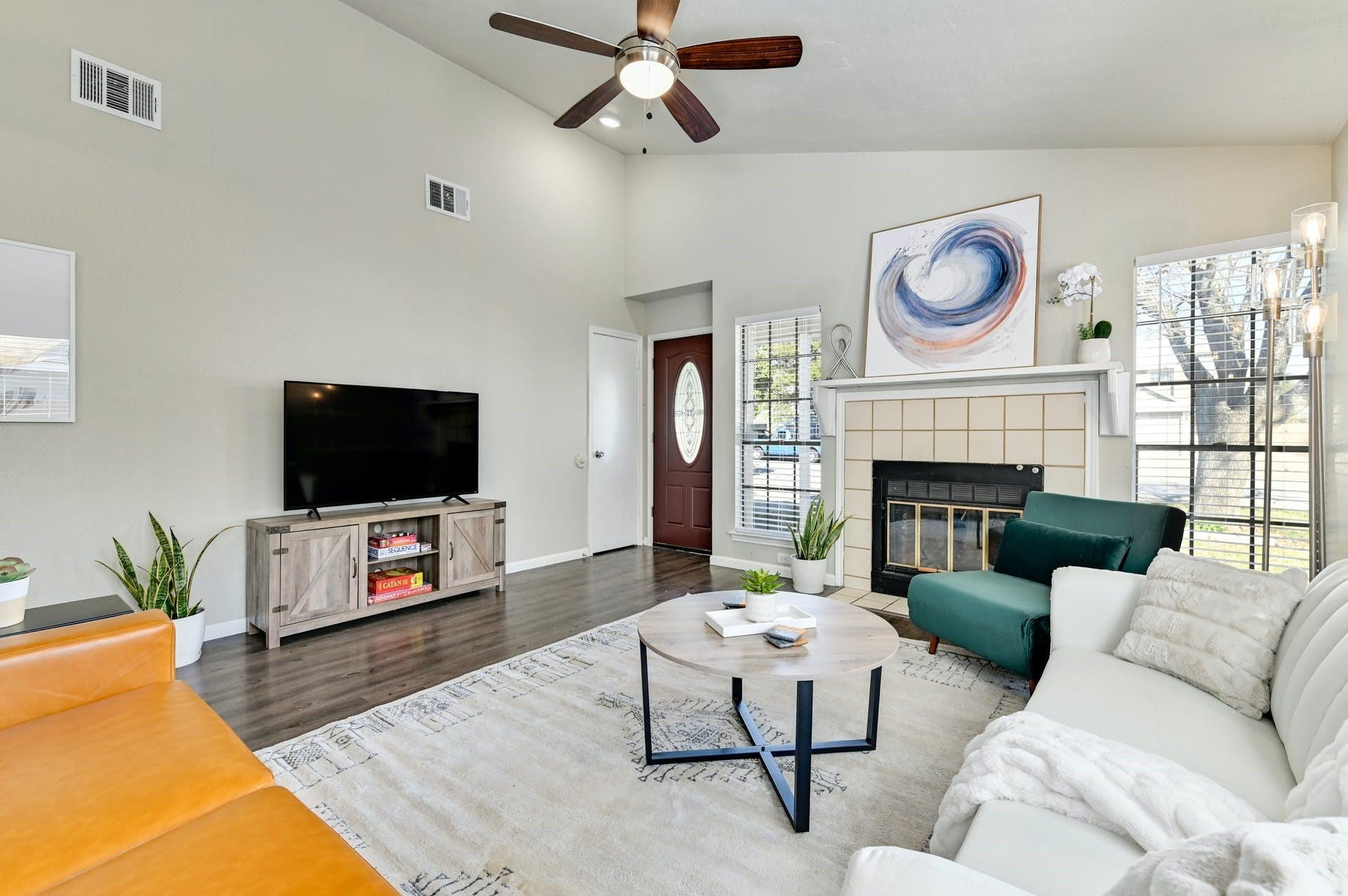 1201 E Logan St, Round Rock, TX 78664