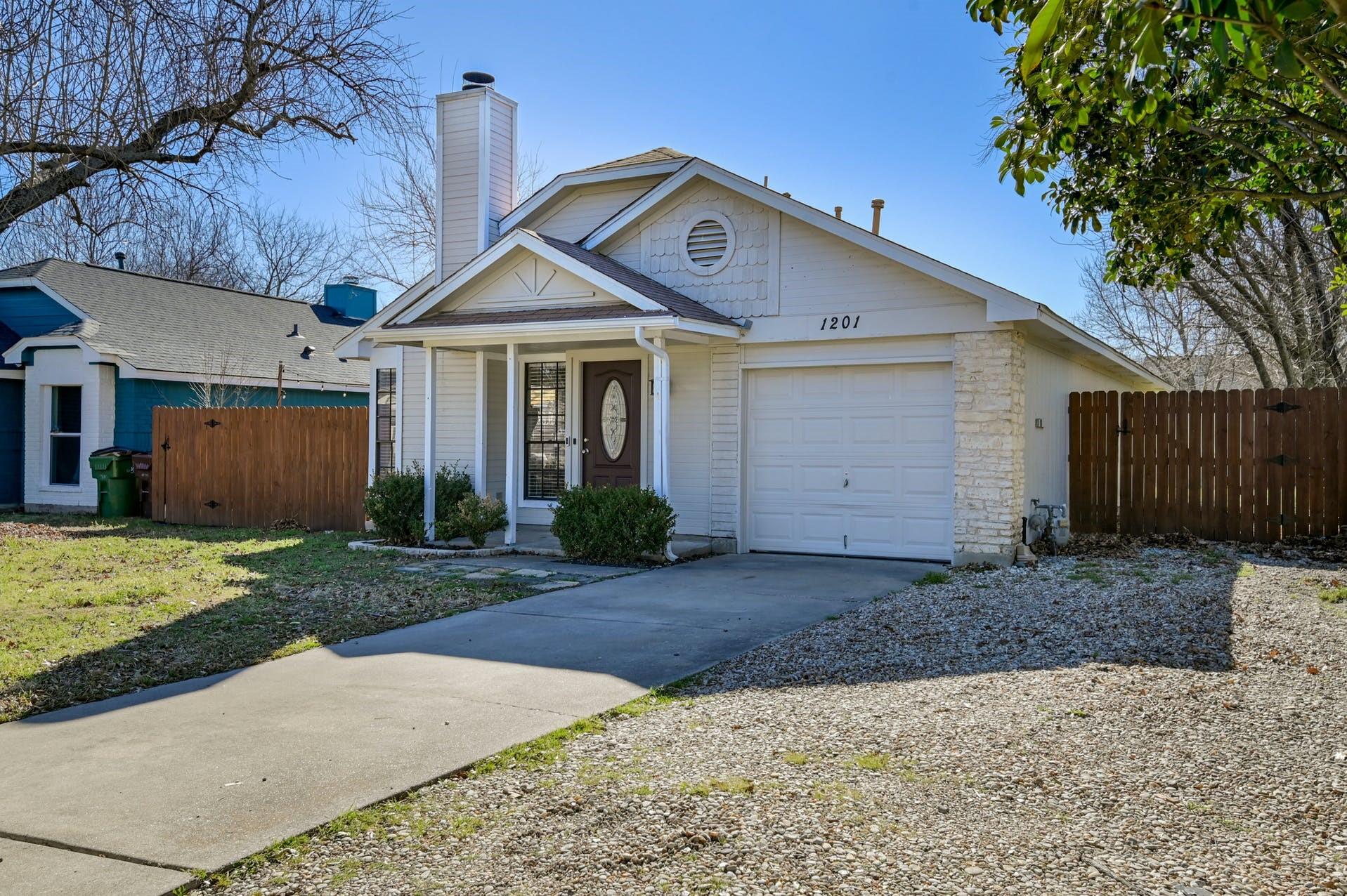 1201 E Logan St, Round Rock, TX 78664