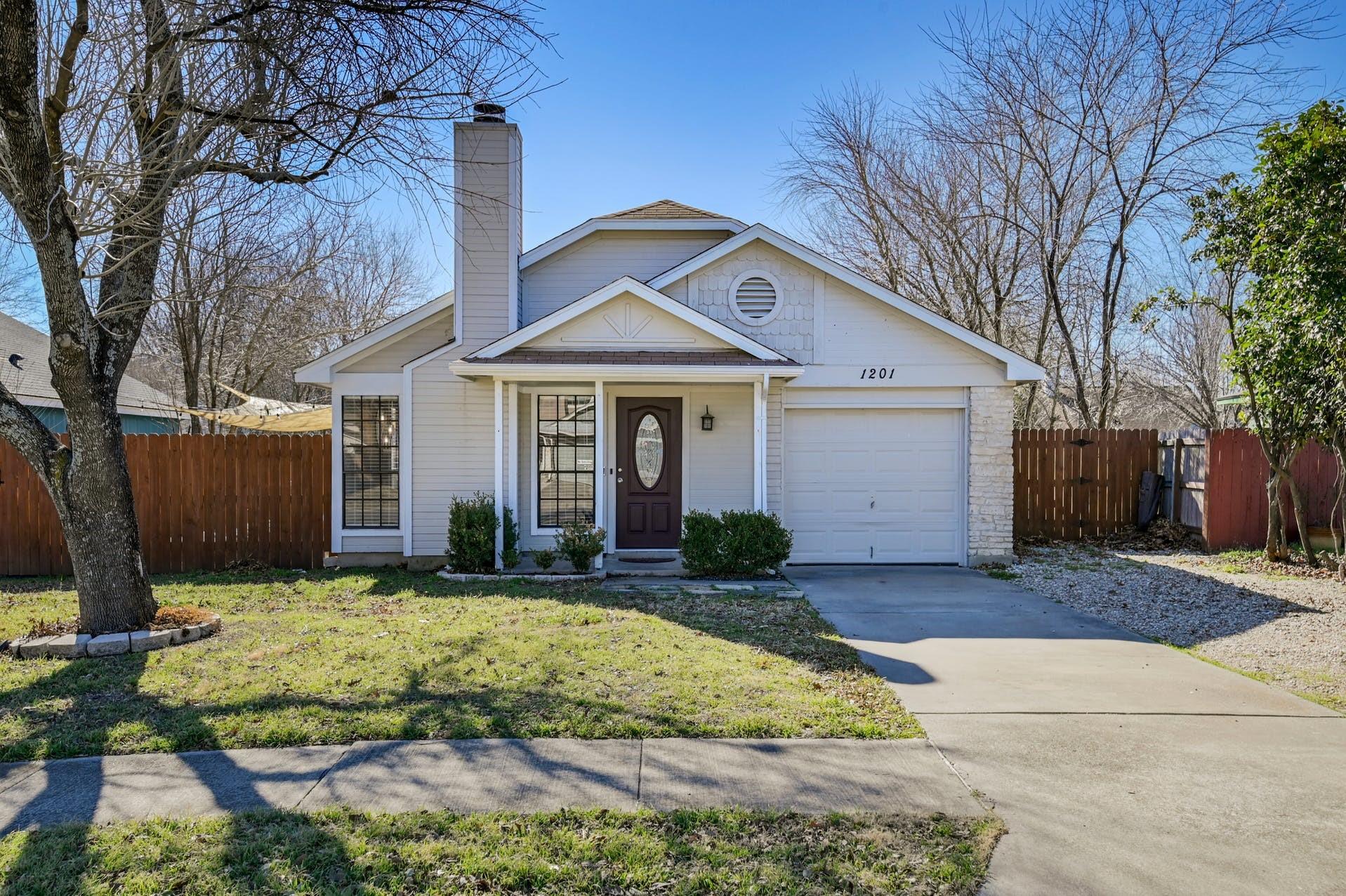 1201 E Logan St, Round Rock, TX 78664