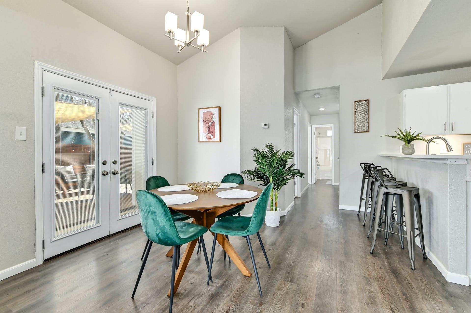 1201 E Logan St, Round Rock, TX 78664