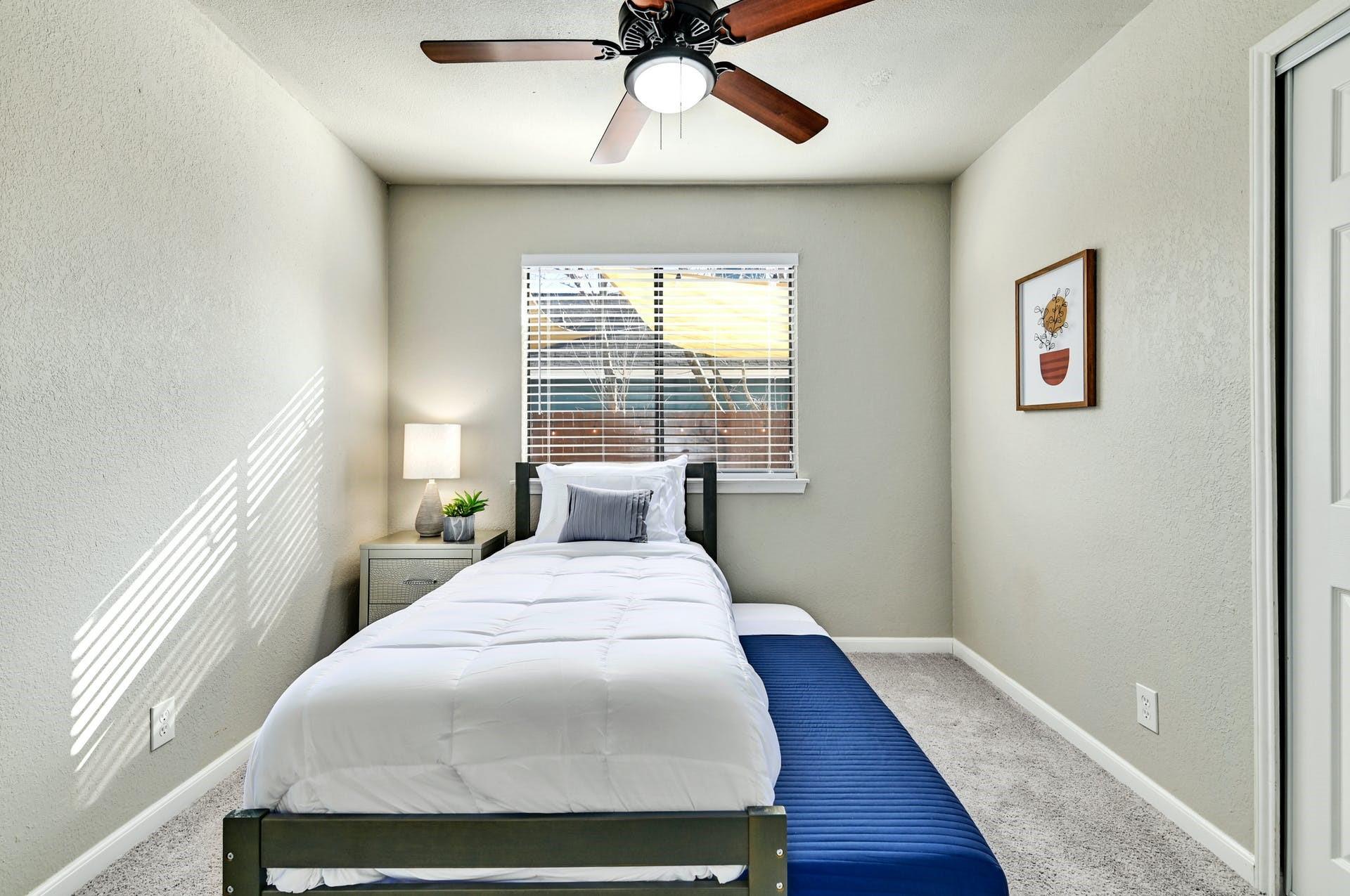 1201 E Logan St, Round Rock, TX 78664