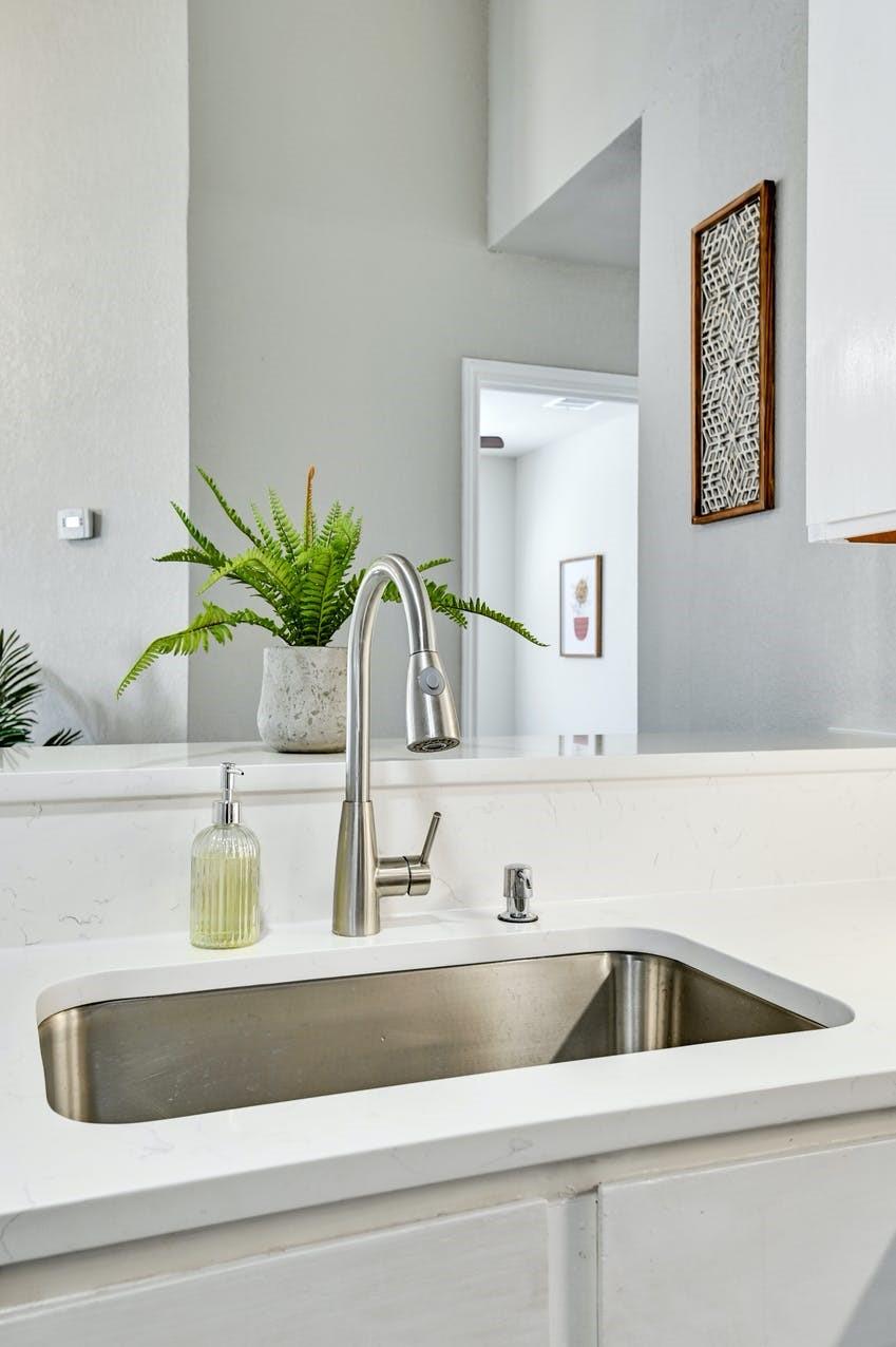 1201 E Logan St, Round Rock, TX 78664