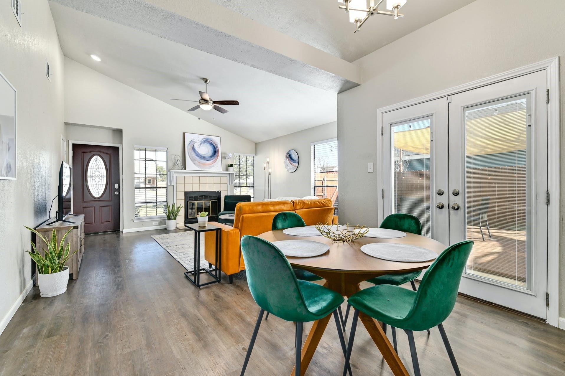 1201 E Logan St, Round Rock, TX 78664