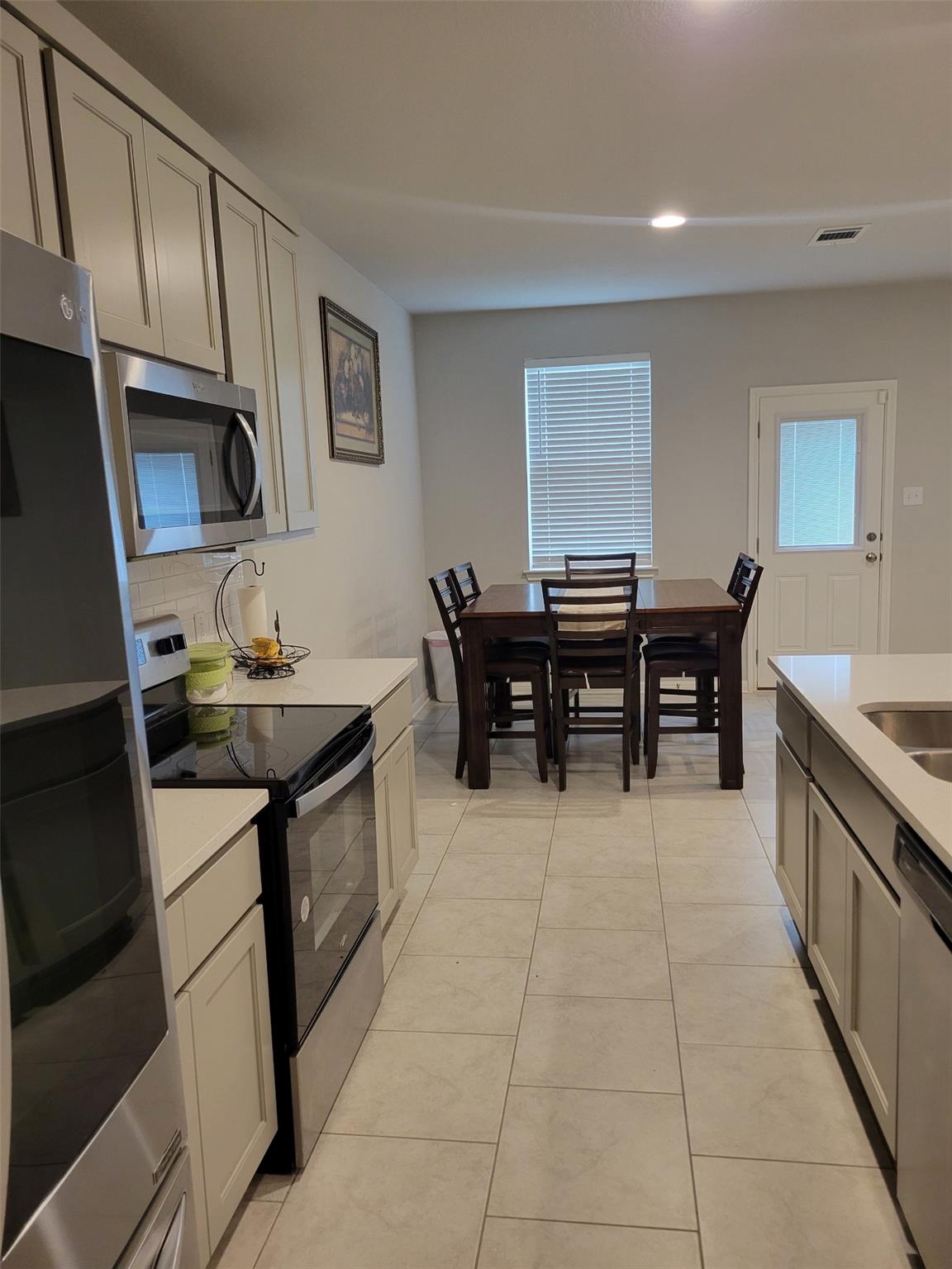 136 Eagles Dare Ln, Jarrell, TX 76537