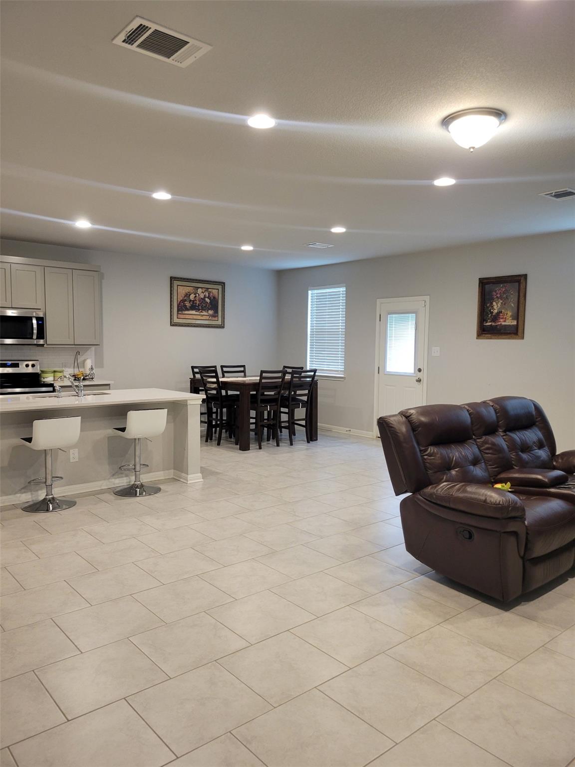 136 Eagles Dare Ln, Jarrell, TX 76537