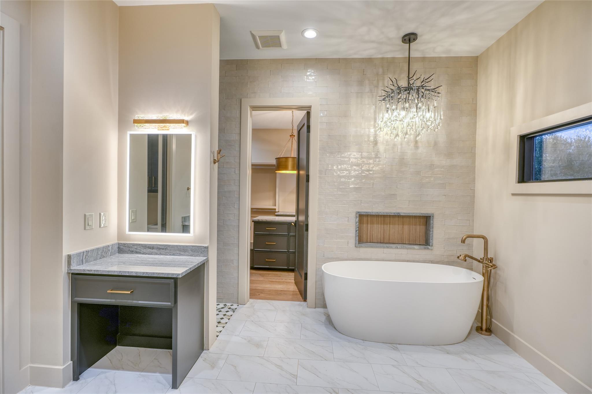 92 Encantada, Horseshoe Bay, TX 78657