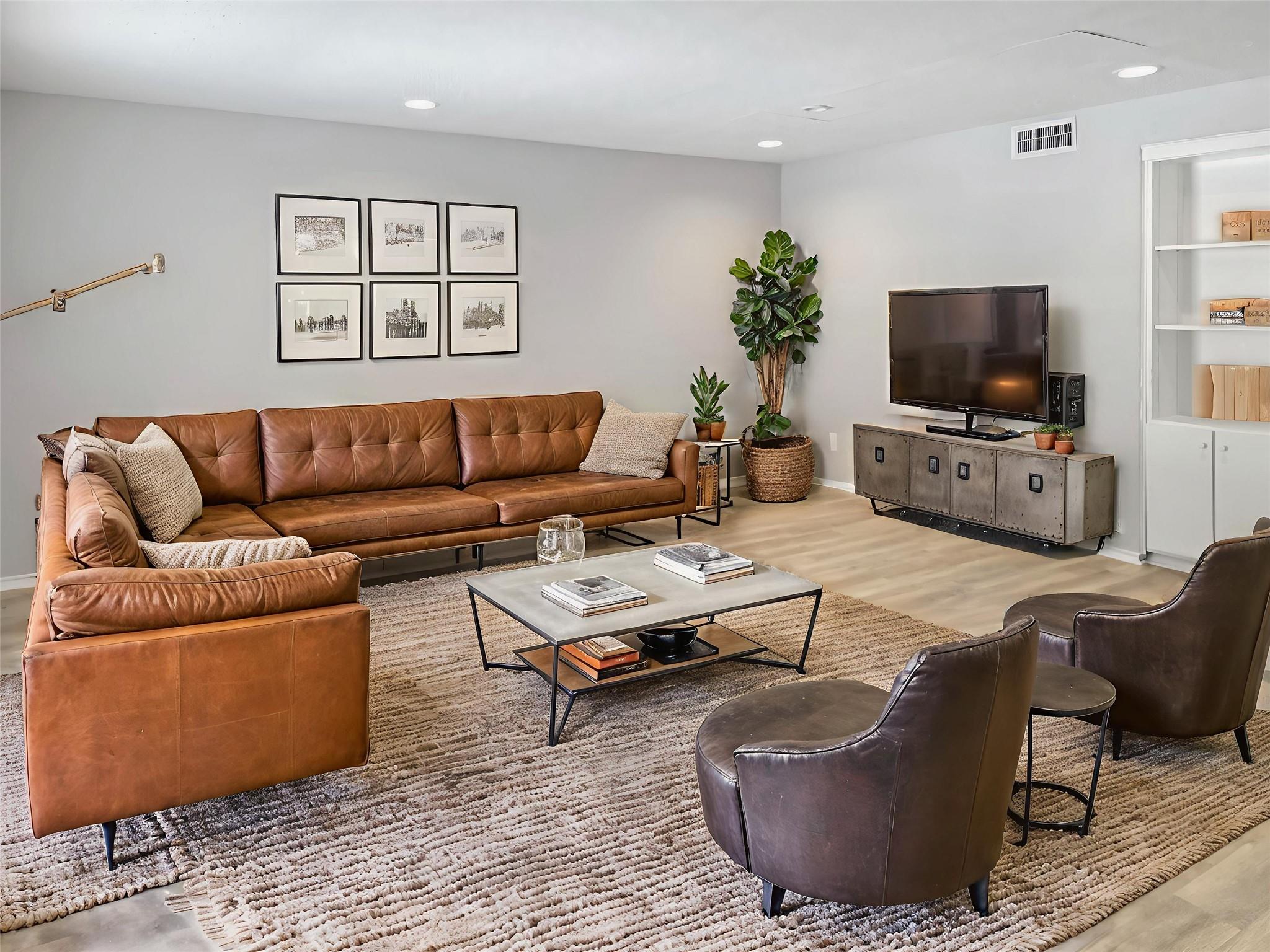 2401 NW Leon St # 110, Austin, TX 78705