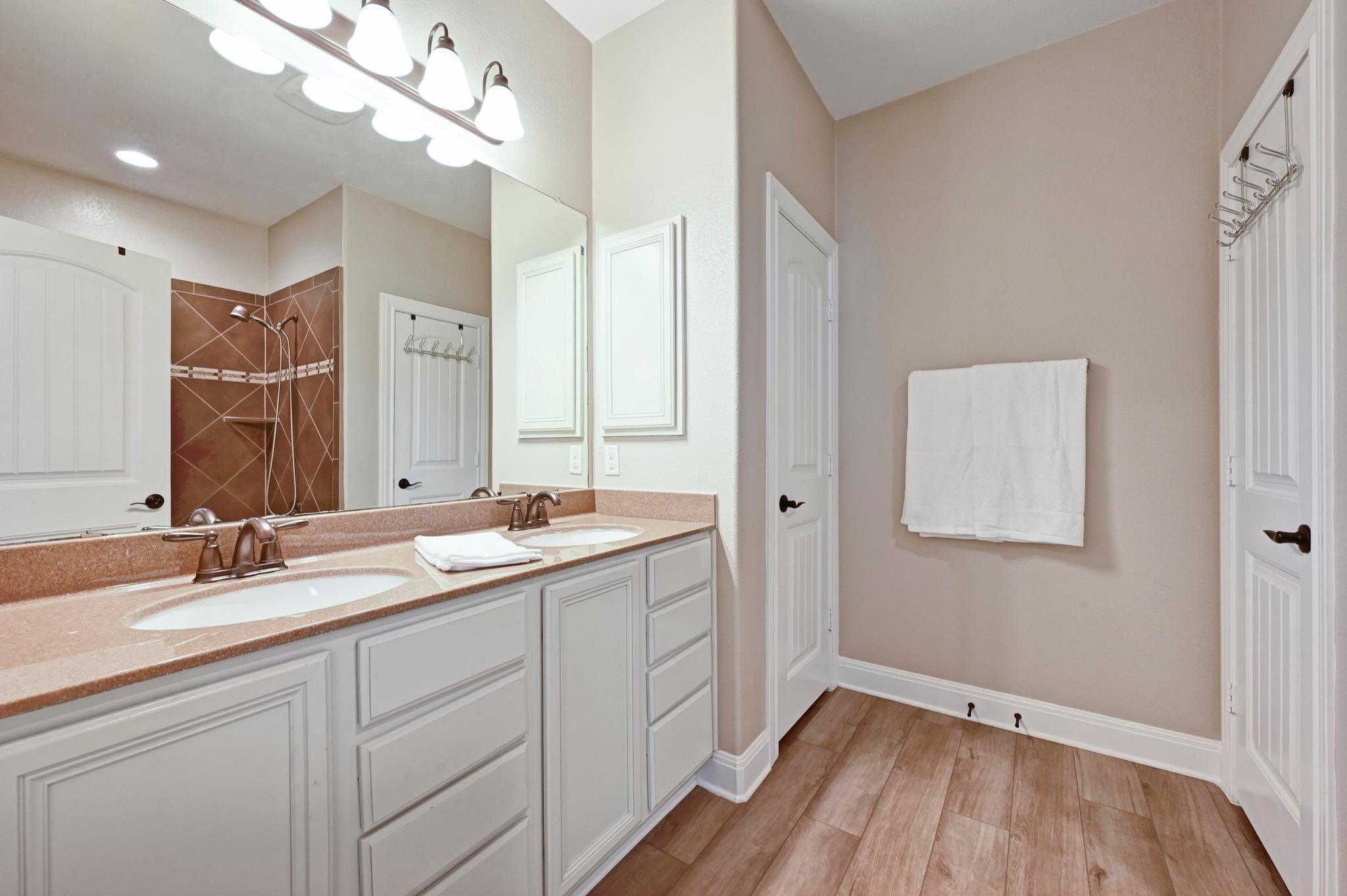 130 Wisteria Ct, Kyle, TX 78640