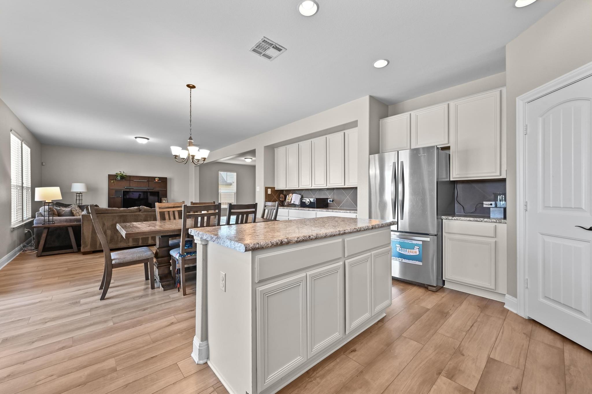 130 Wisteria Ct, Kyle, TX 78640