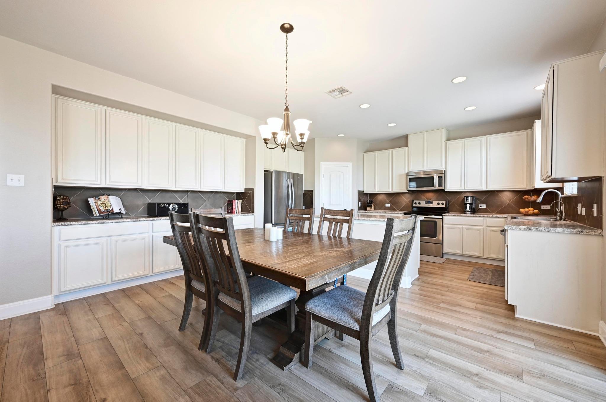 130 Wisteria Ct, Kyle, TX 78640
