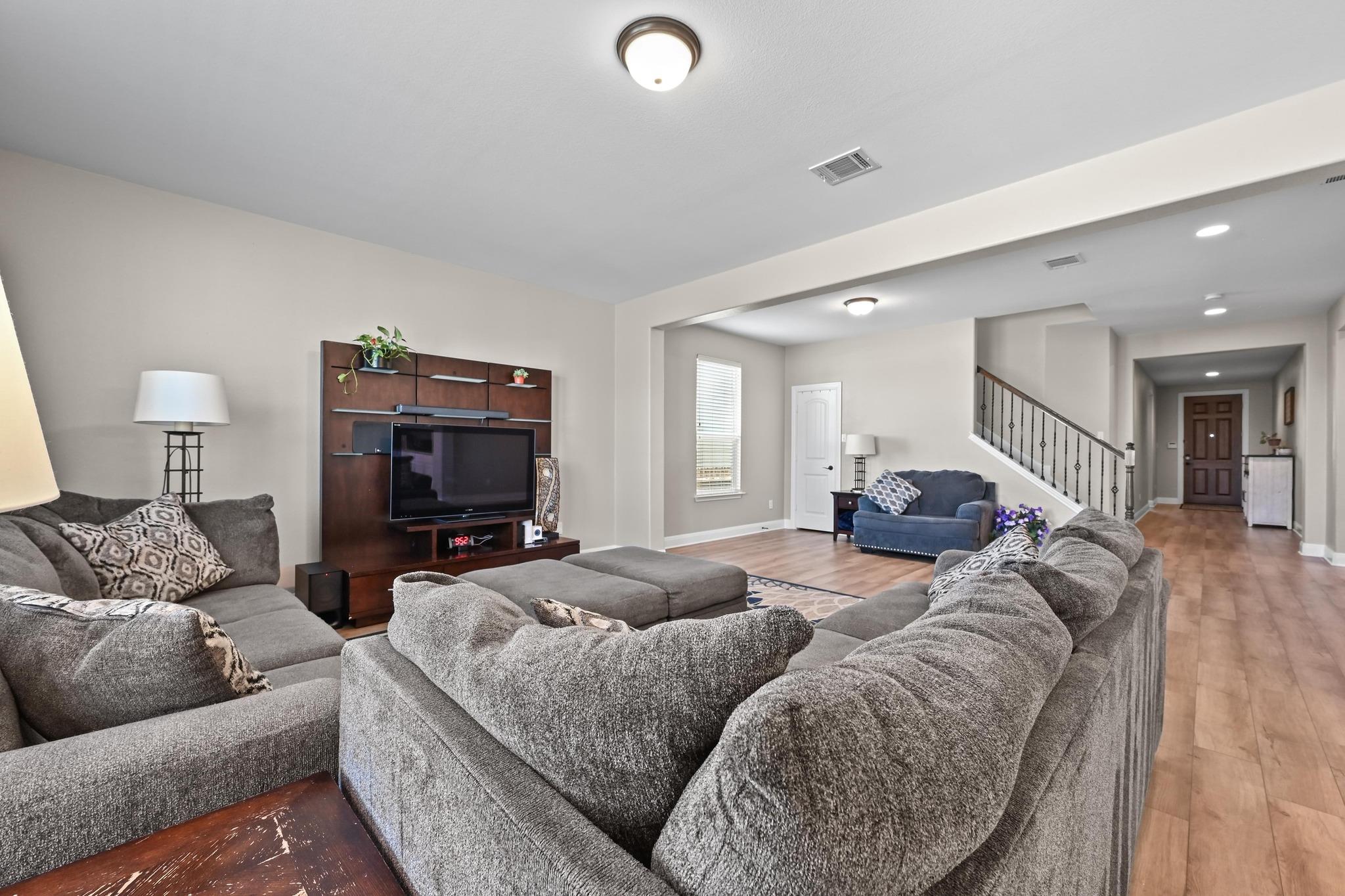 130 Wisteria Ct, Kyle, TX 78640