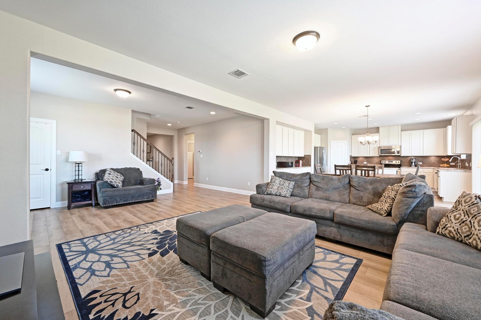 130 Wisteria Ct, Kyle, TX 78640