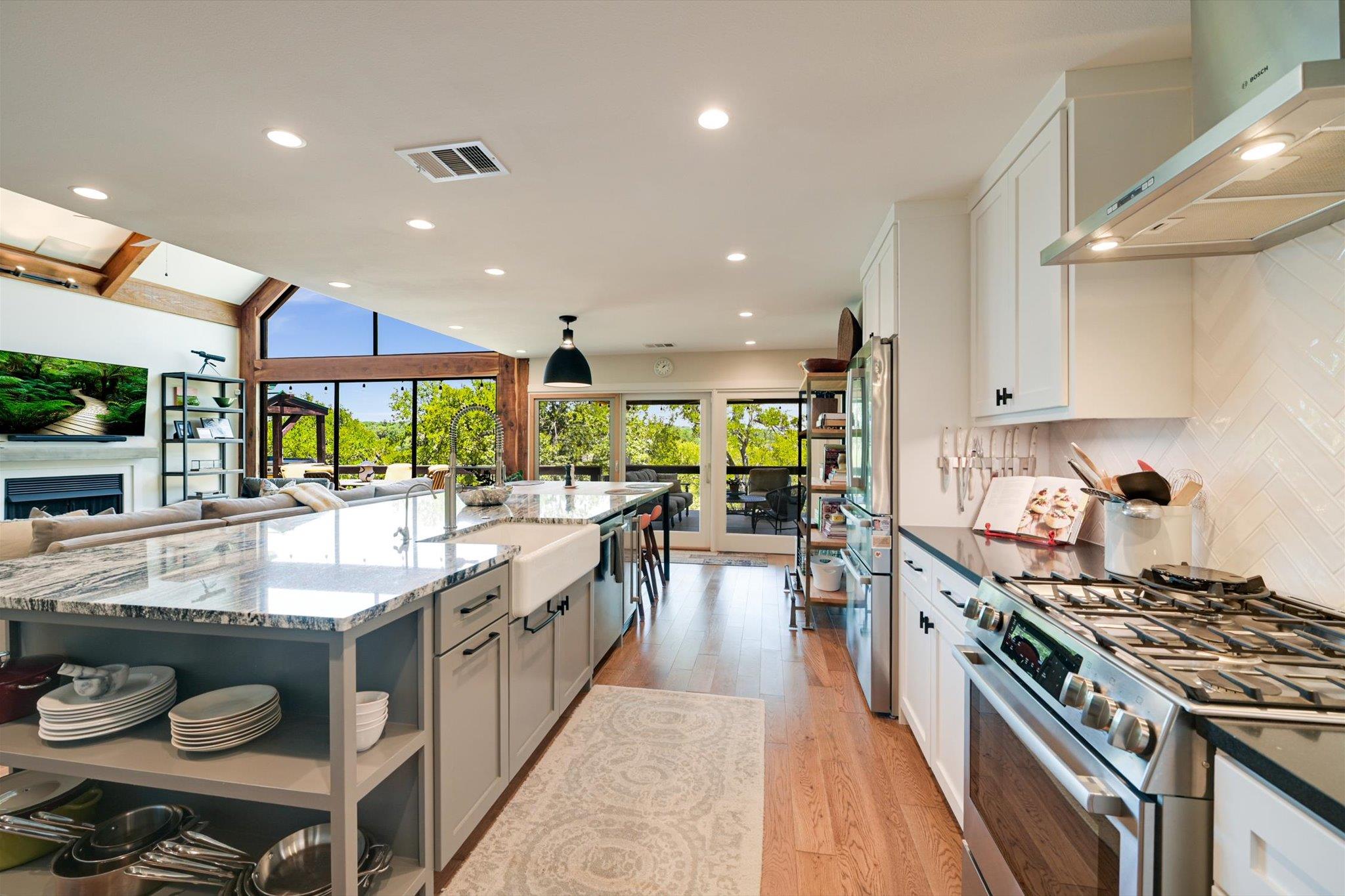 24240 Spur Trl, Spicewood, TX 78669
