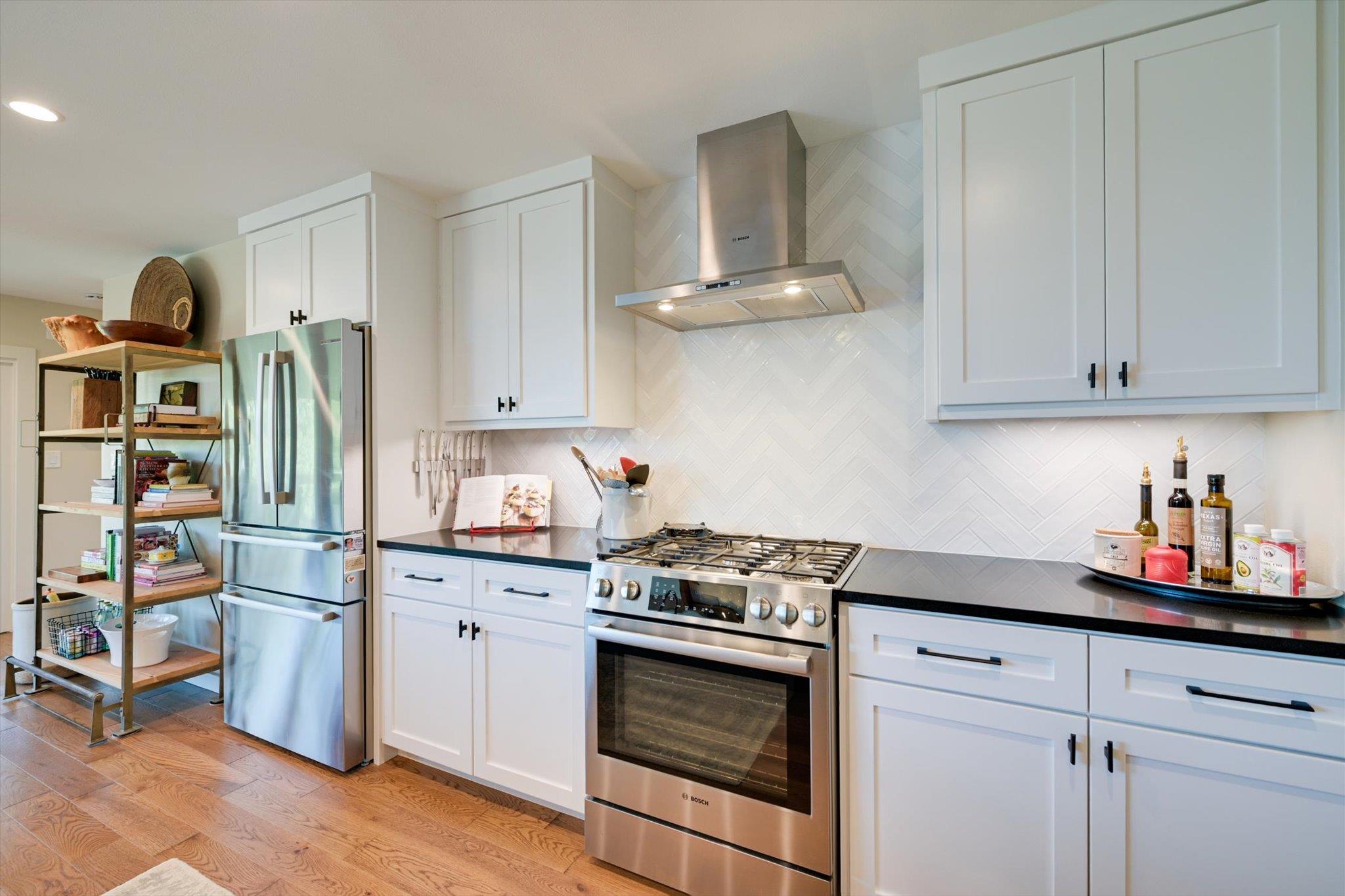 24240 Spur Trl, Spicewood, TX 78669