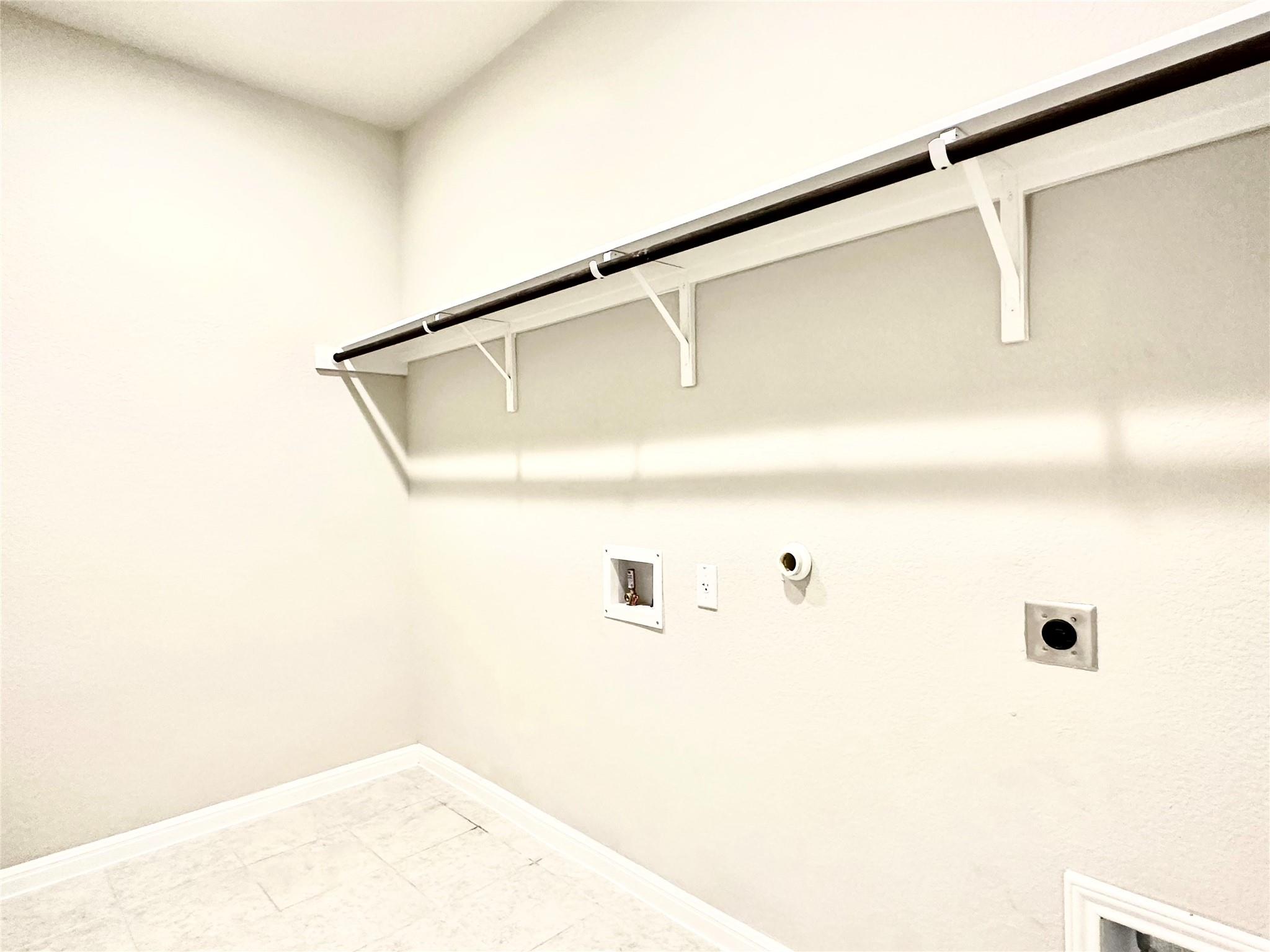 213 Bent Creek Dr, Hutto, TX 78634