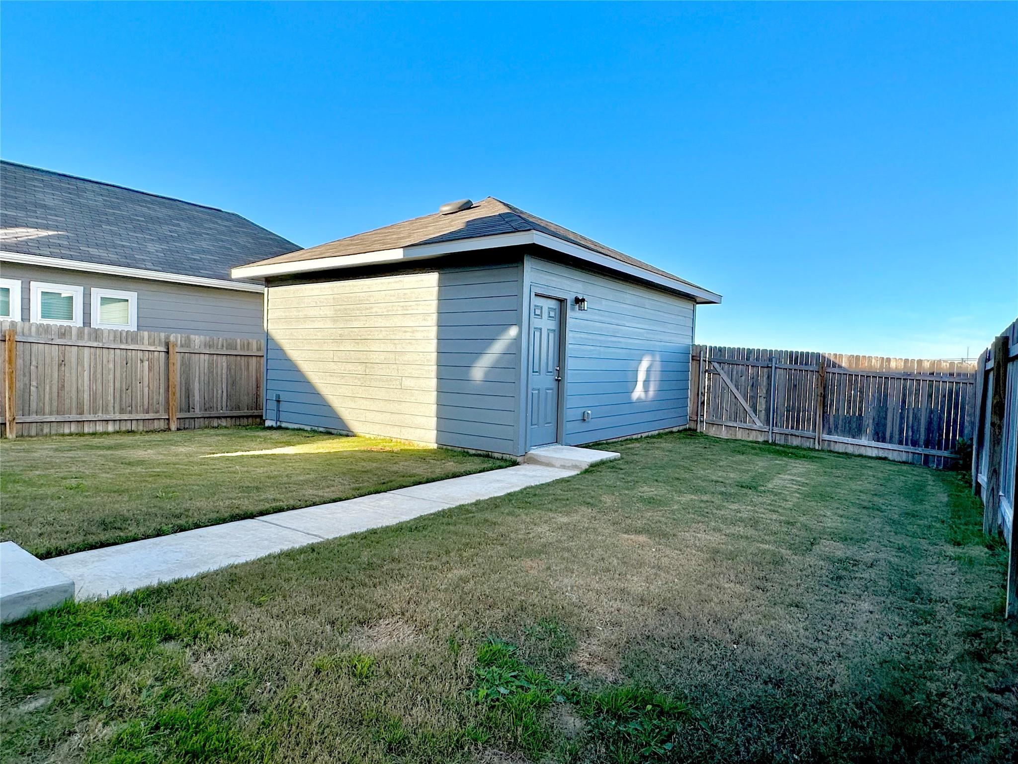 213 Bent Creek Dr, Hutto, TX 78634