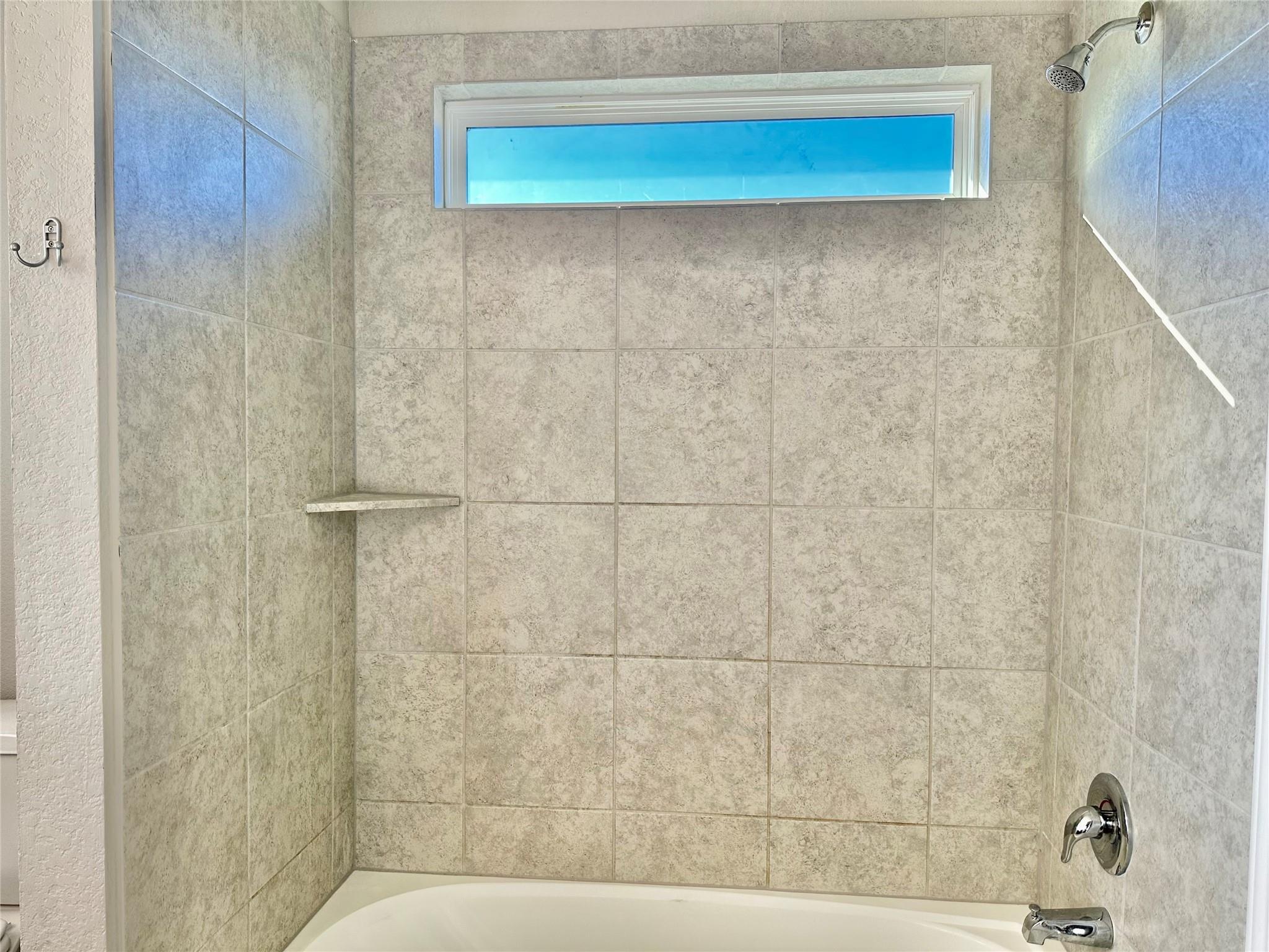 213 Bent Creek Dr, Hutto, TX 78634