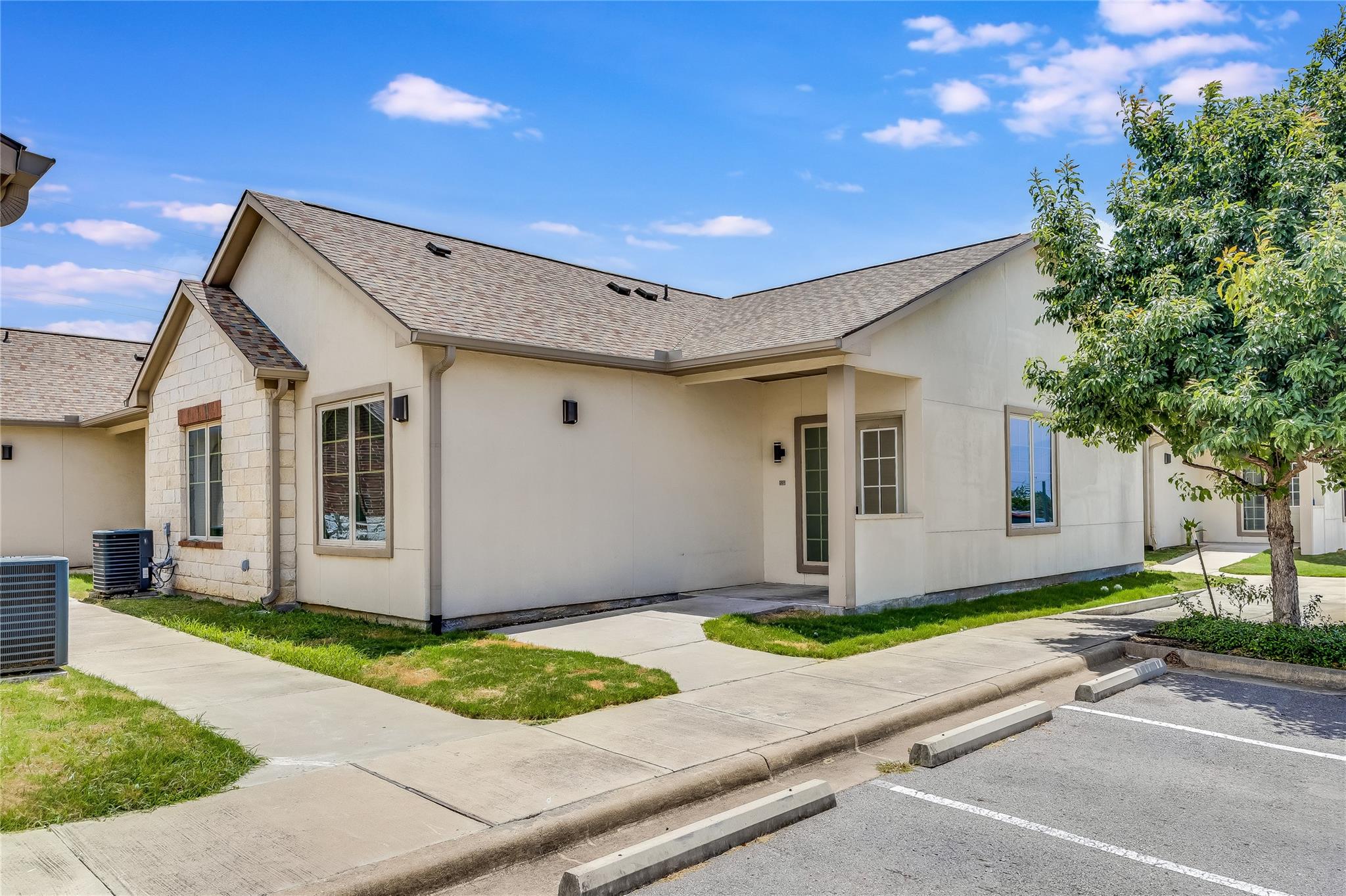 2400 Louis Henna Blvd # 201, Round Rock, TX 78664