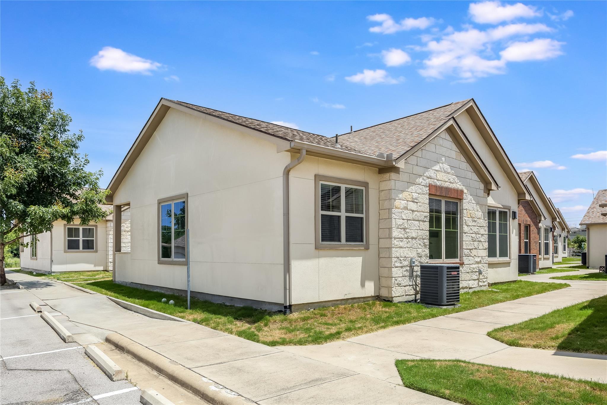 2400 Louis Henna Blvd # 201, Round Rock, TX 78664