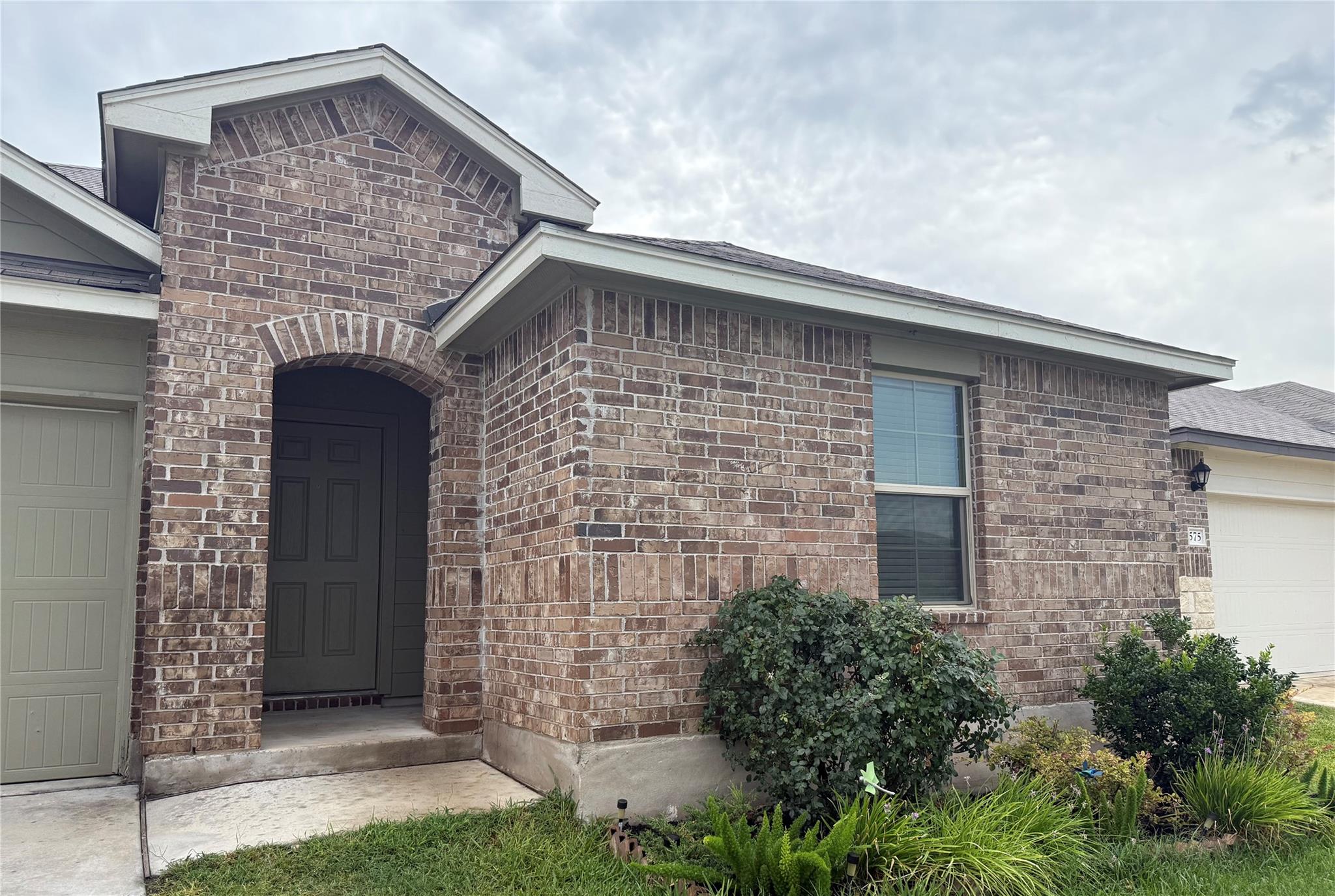 571 Taggart Trl, Jarrell, TX 76537
