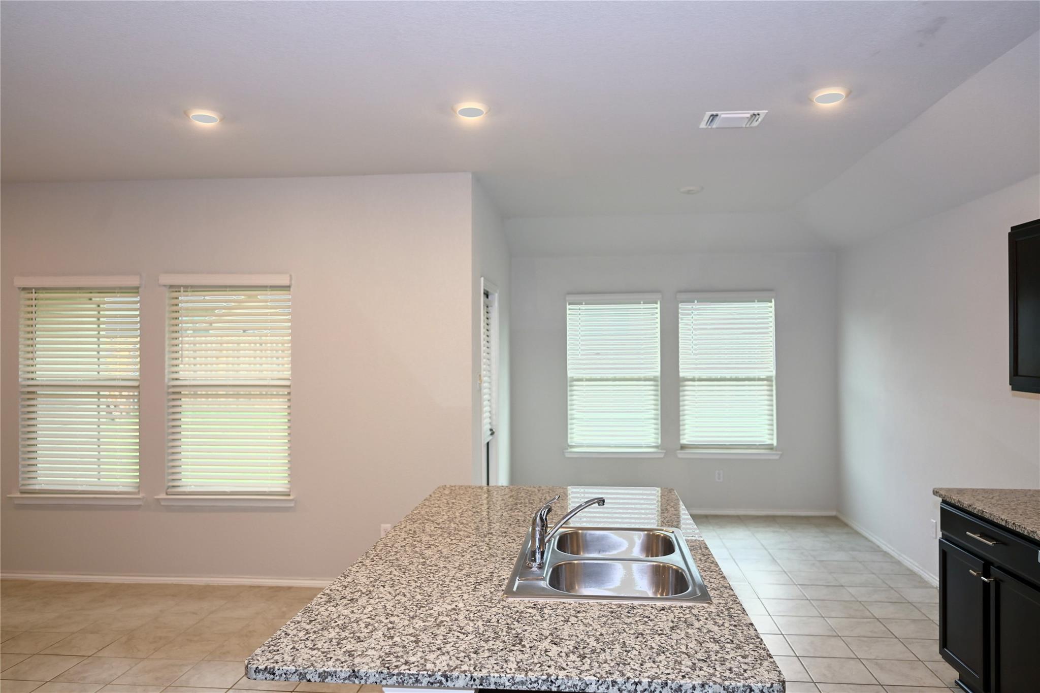 571 Taggart Trl, Jarrell, TX 76537