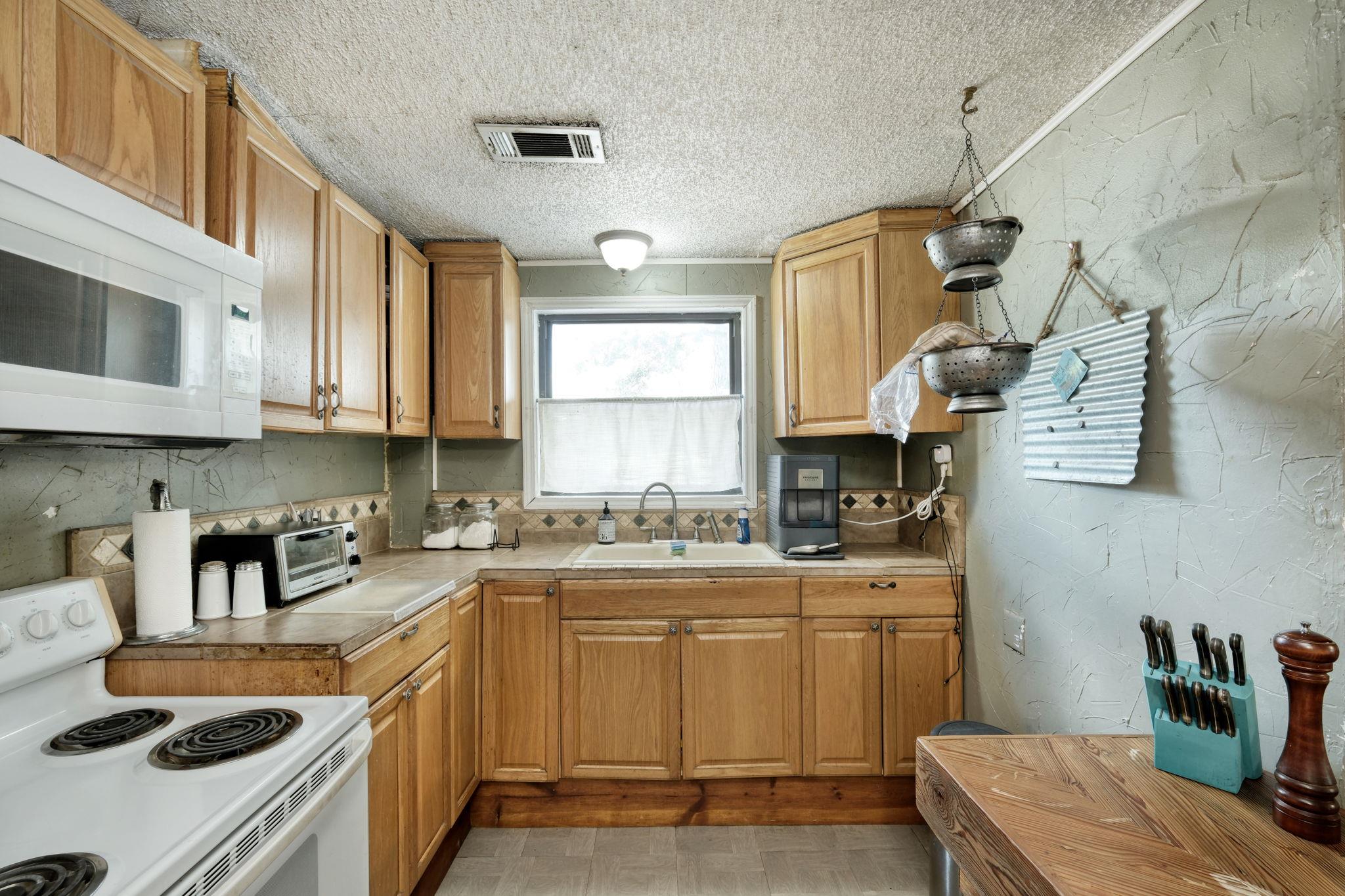 1032 County Road 340, Burnet, TX 78611