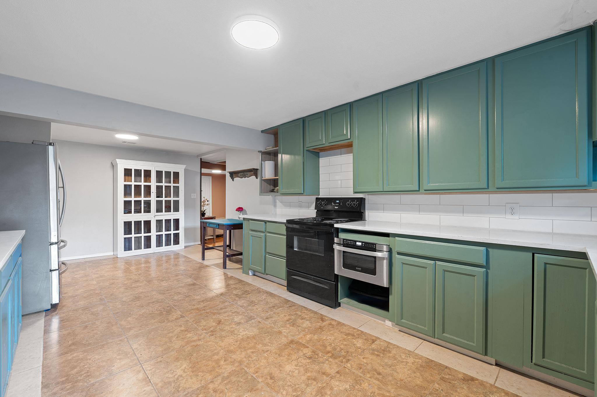 1013 N Colorado St, Lockhart, TX 78644