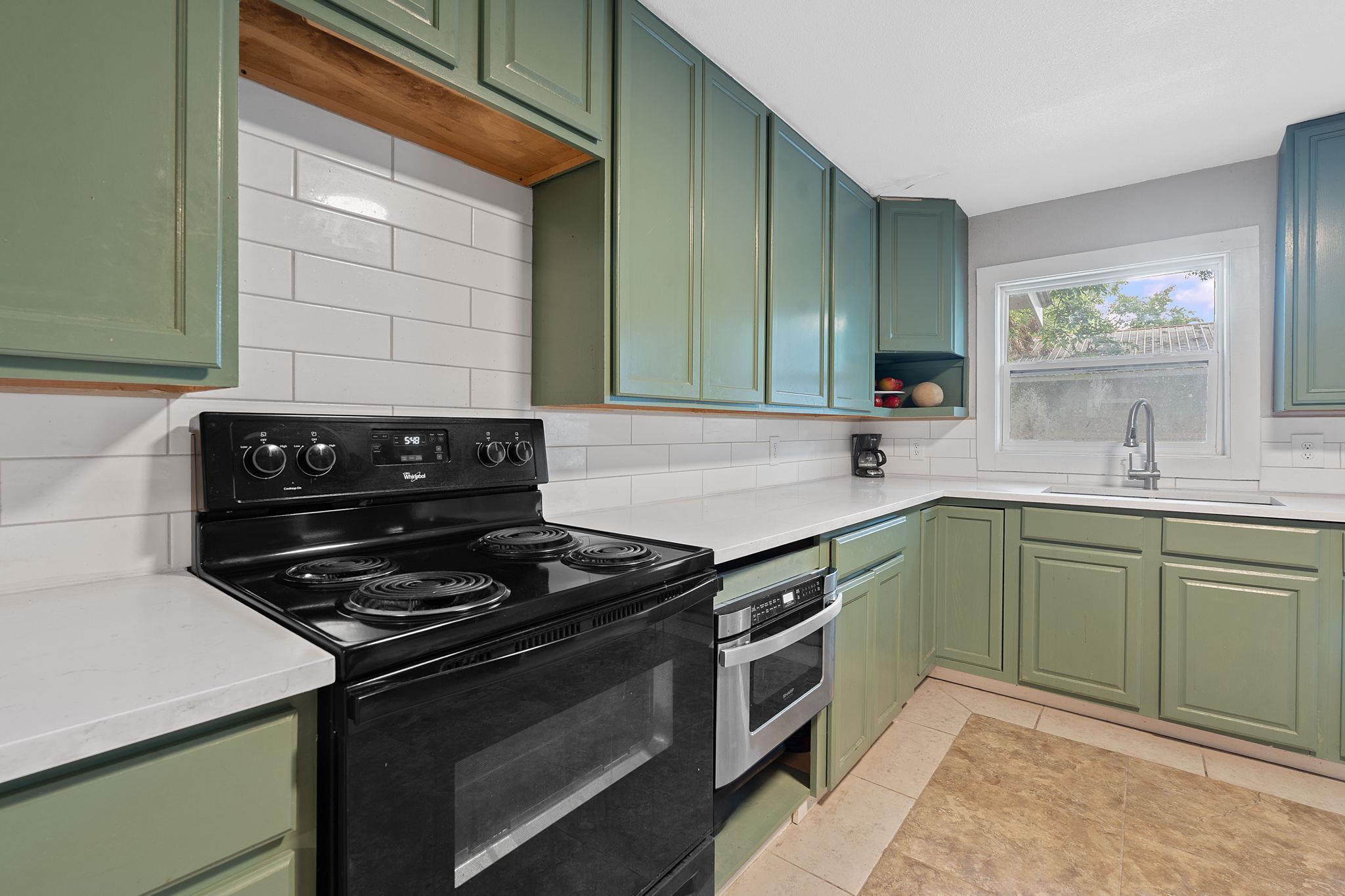 1013 N Colorado St, Lockhart, TX 78644