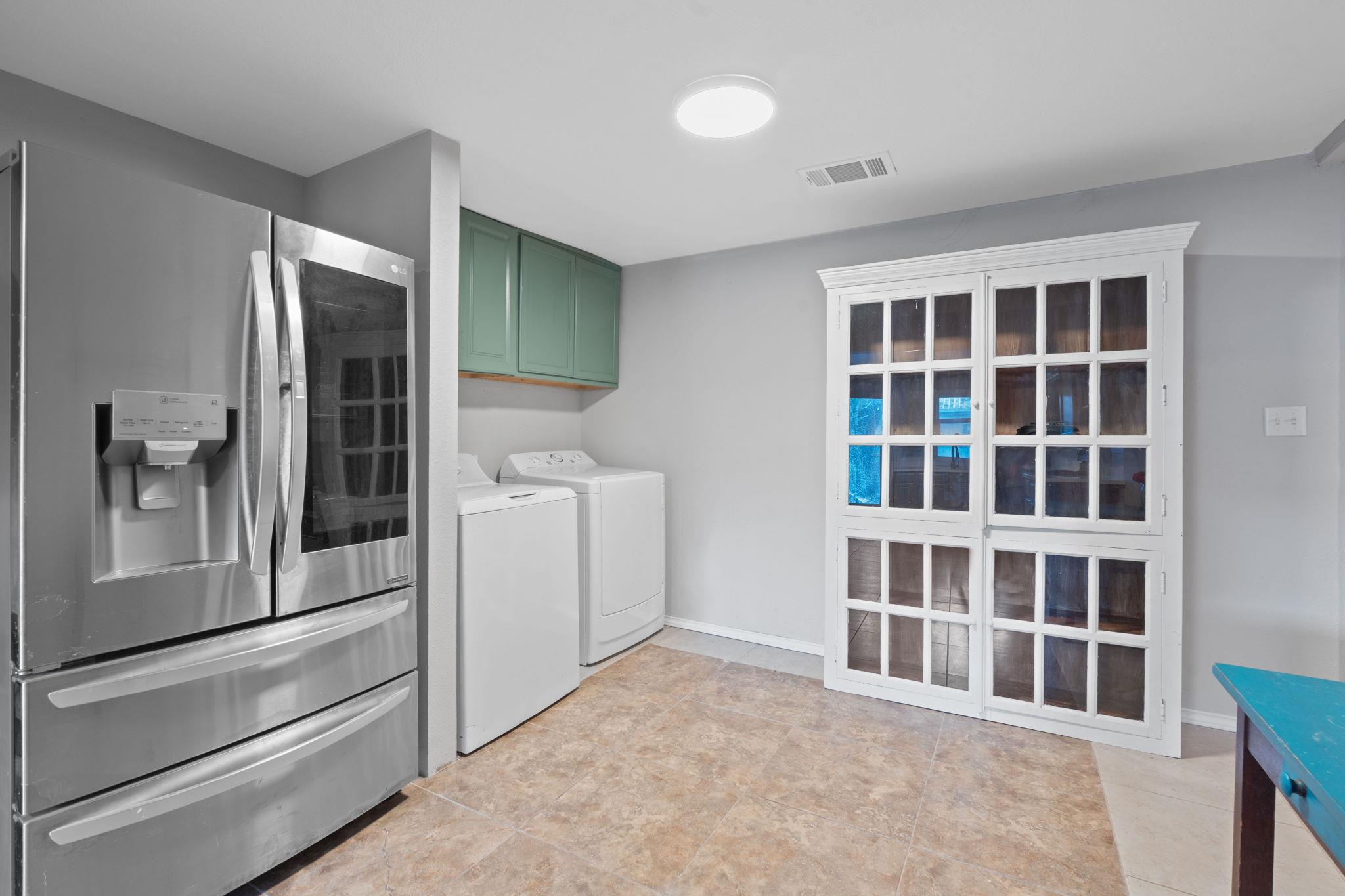 1013 N Colorado St, Lockhart, TX 78644